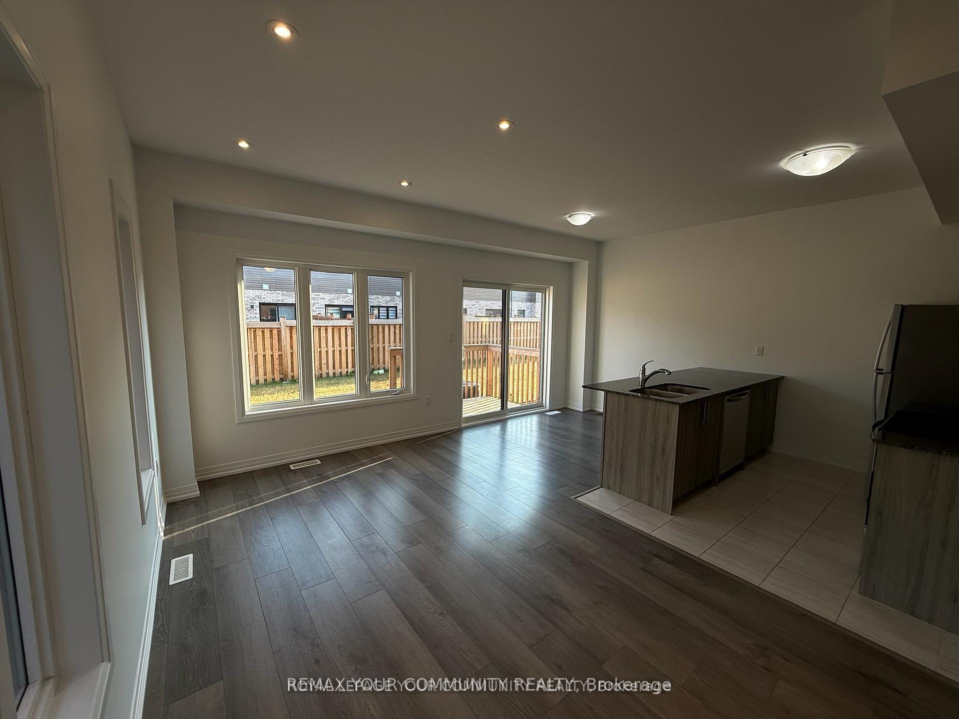 Photo 9 of 141 Turnberry Lane, Barrie, Painswick South — HOMEH