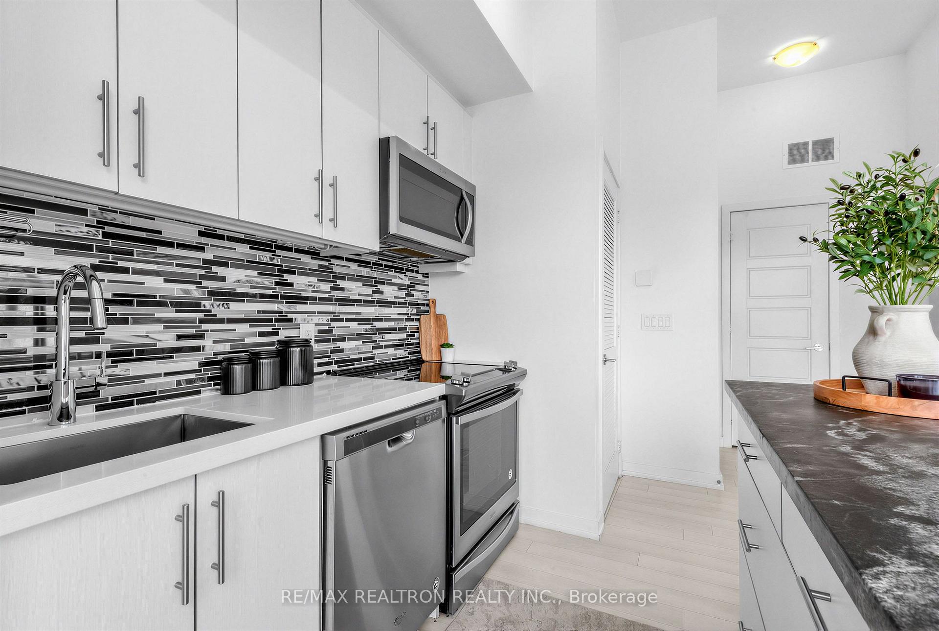 Photo 19 of Unit 8, 233 Broward Way, Innisfil, Rural Innisfil — HOMEH