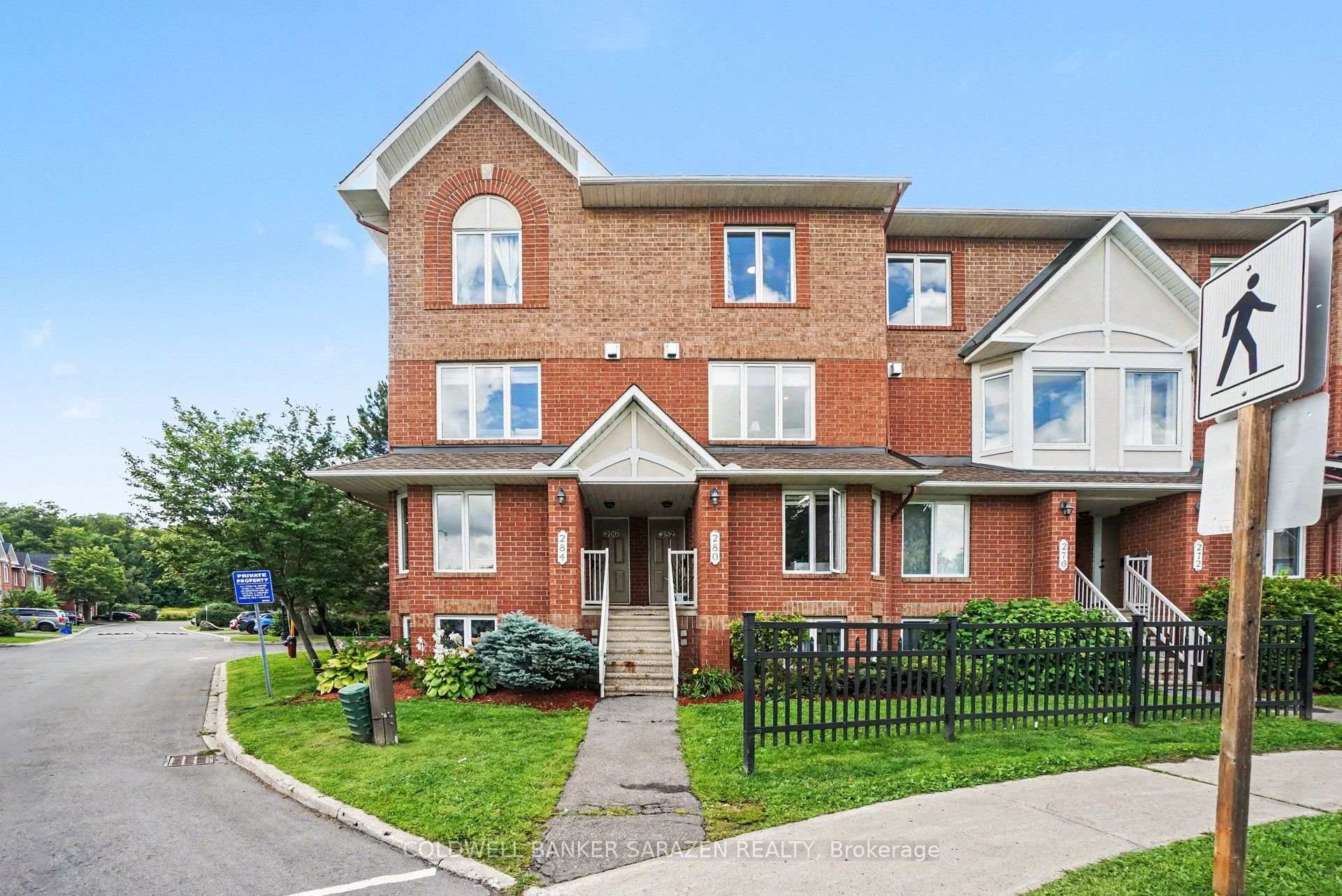 Photo 2 of Unit 11, 282 Cresthaven Drive, Ottawa, Barrhaven East — HOMEH