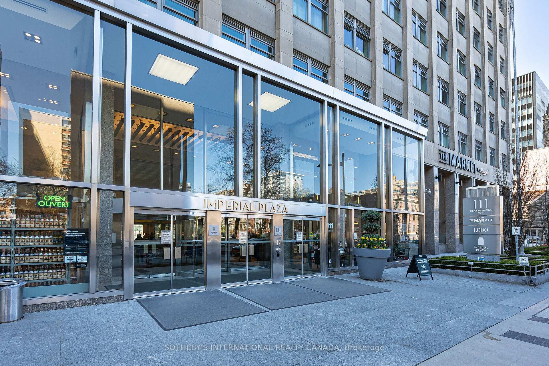 Photo 2 of Unit 406, 111 St Clair Avenue W, Toronto, Yonge-St. Clair — HOMEH