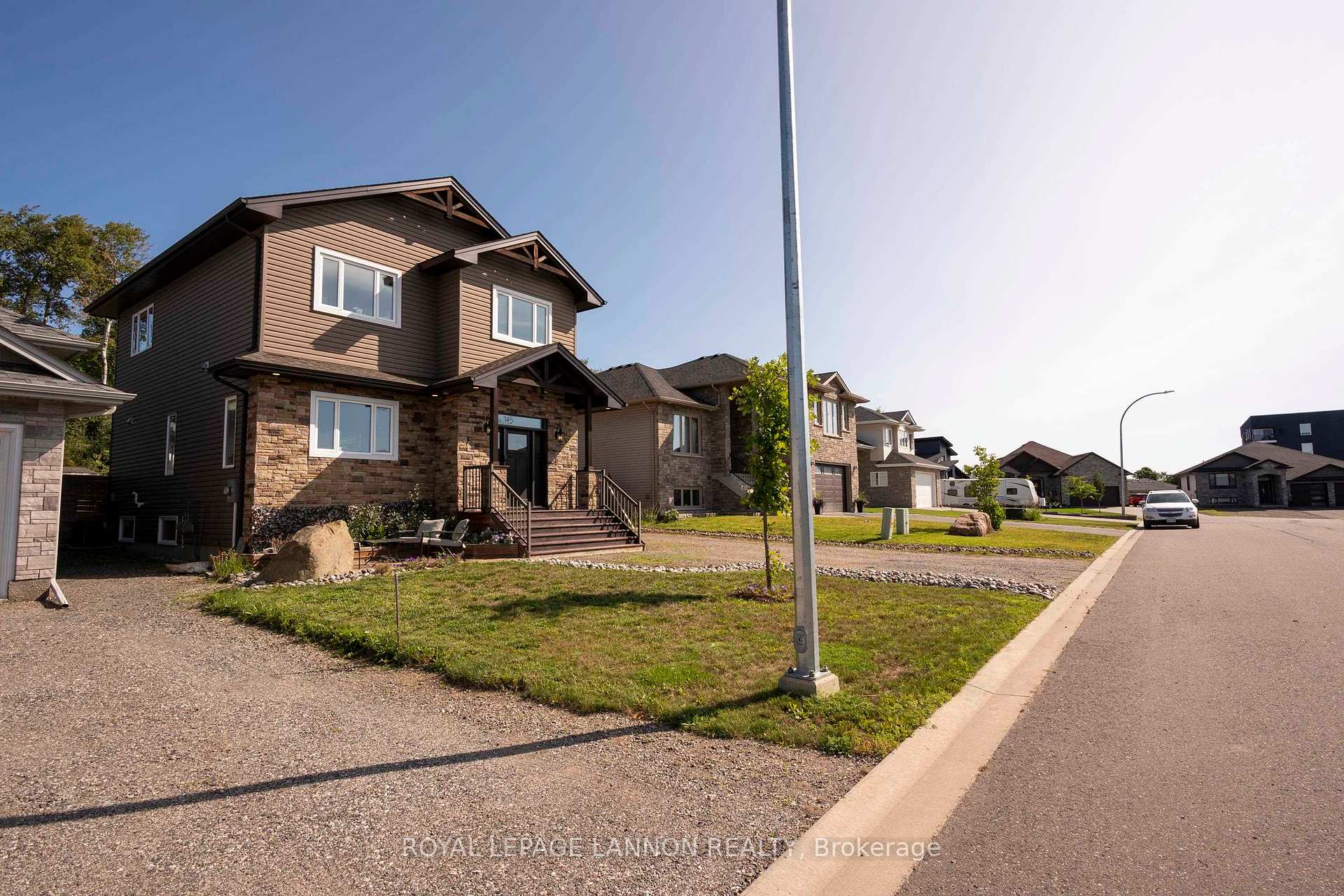 Photo 38 of 145 Dogwood Crescent, Thunder Bay, John Street North — HOMEH