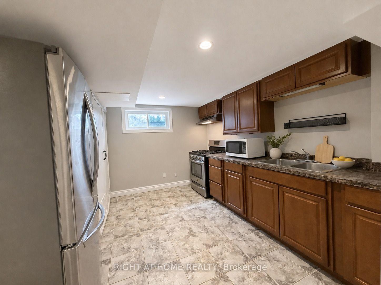 Photo 8 of Unit Lower, 830 Brucedale Avenue E, Hamilton, Sunninghill — HOMEH