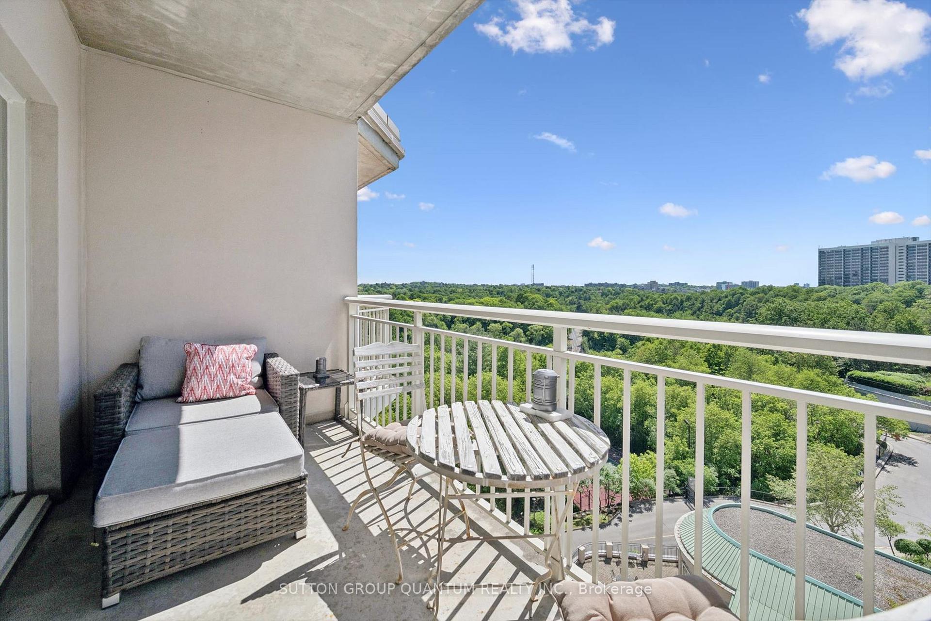 Photo 1 of Unit 818, 18 Concorde Place, North York, Banbury-Don Mills — HOMEH