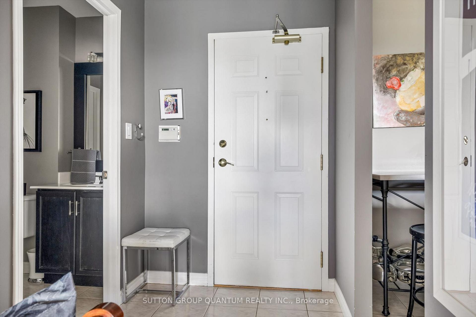 Photo 4 of Unit 818, 18 Concorde Place, North York, Banbury-Don Mills — HOMEH