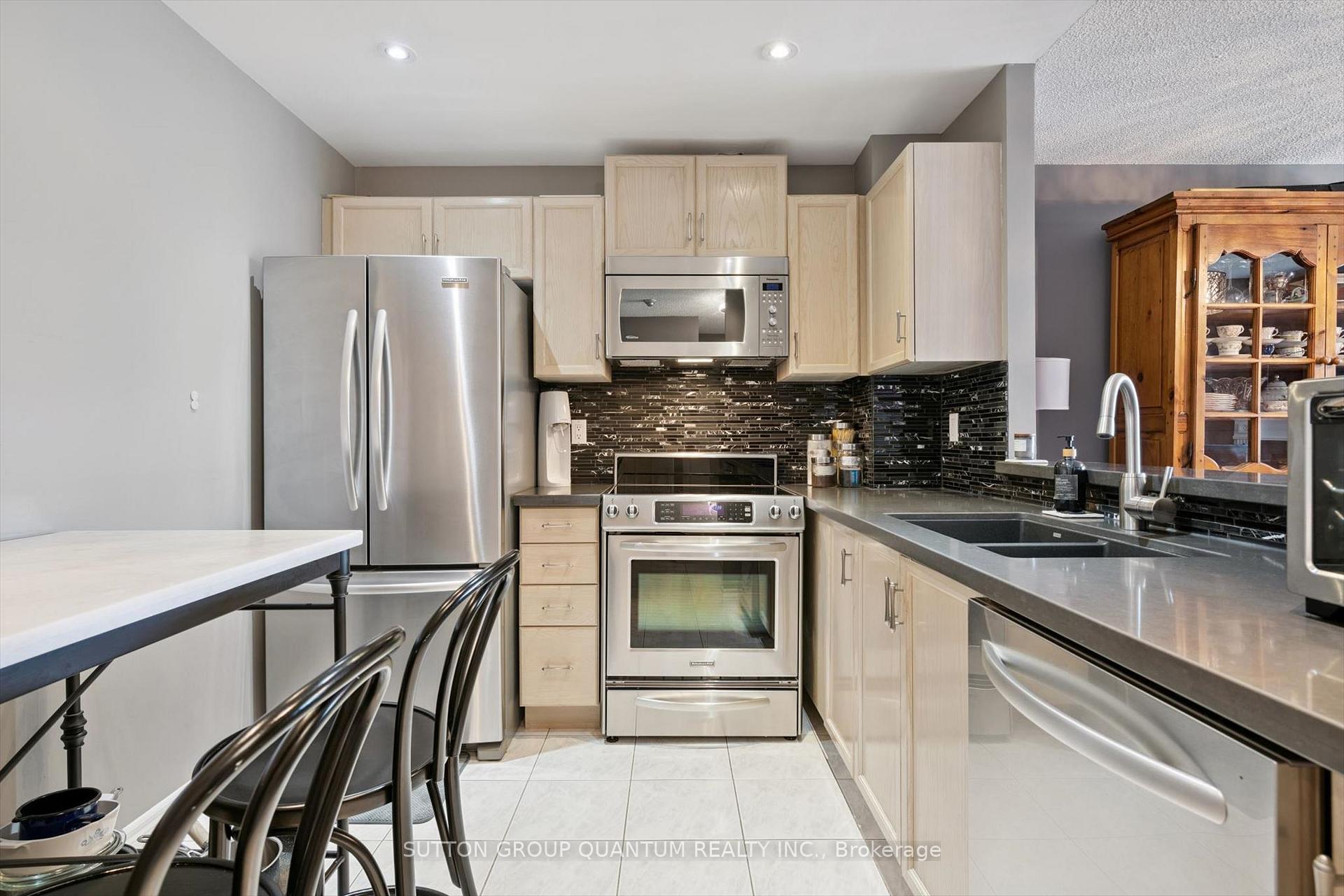 Photo 9 of Unit 818, 18 Concorde Place, North York, Banbury-Don Mills — HOMEH