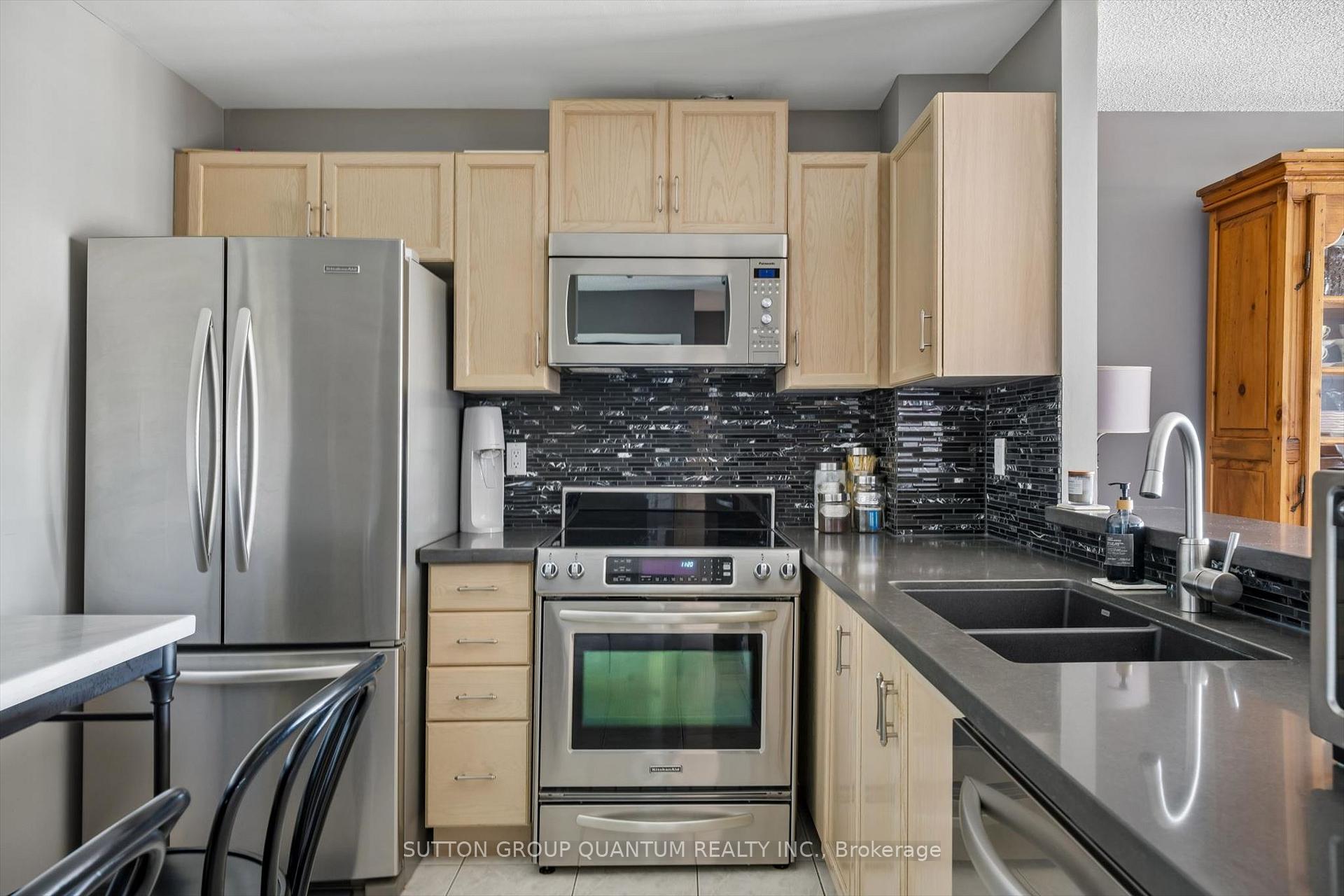 Photo 11 of Unit 818, 18 Concorde Place, North York, Banbury-Don Mills — HOMEH