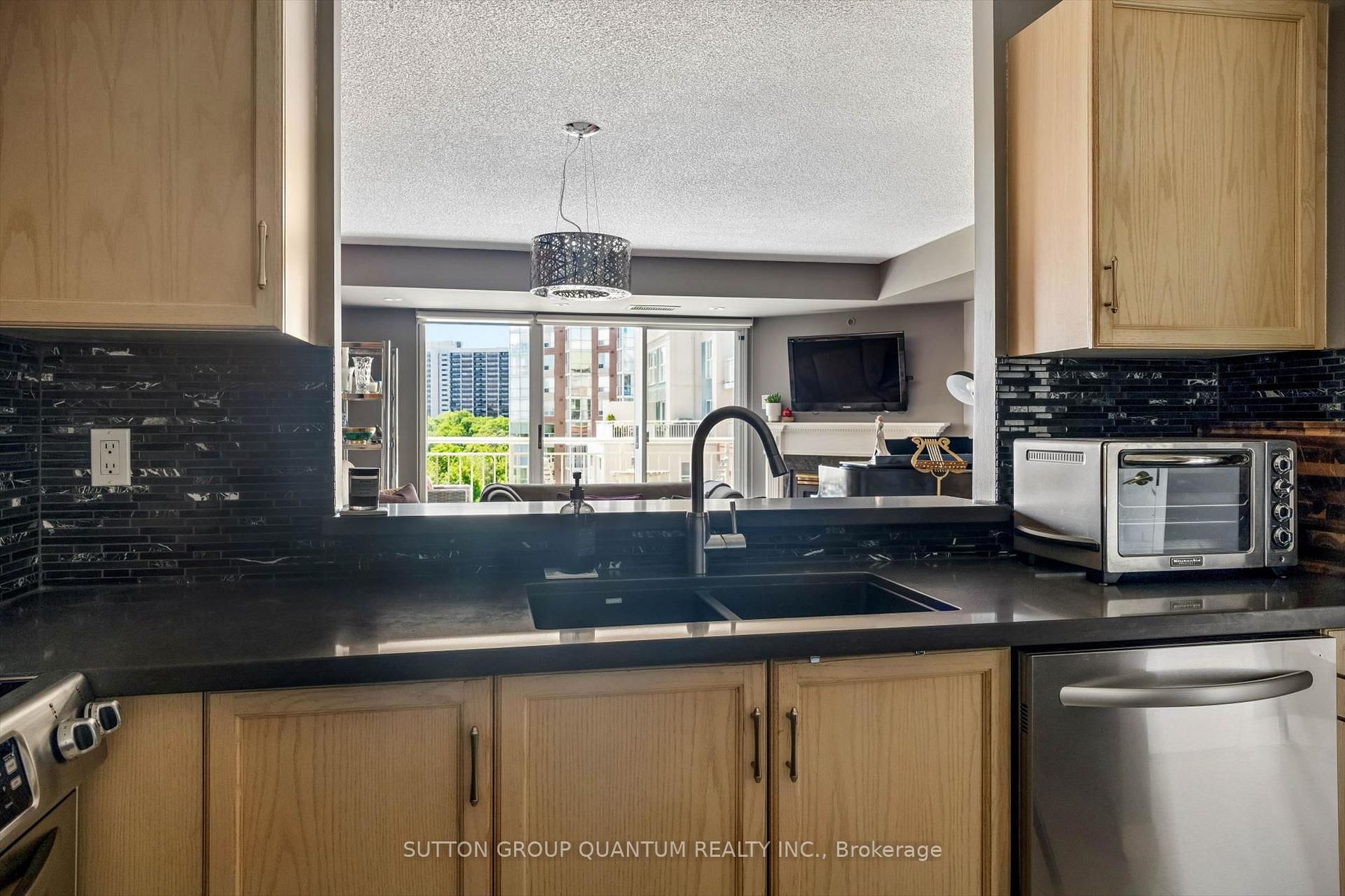 Photo 12 of Unit 818, 18 Concorde Place, North York, Banbury-Don Mills — HOMEH