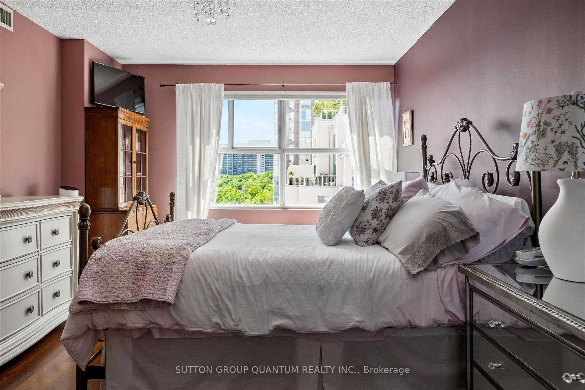 Photo 21 of Unit 818, 18 Concorde Place, North York, Banbury-Don Mills — HOMEH