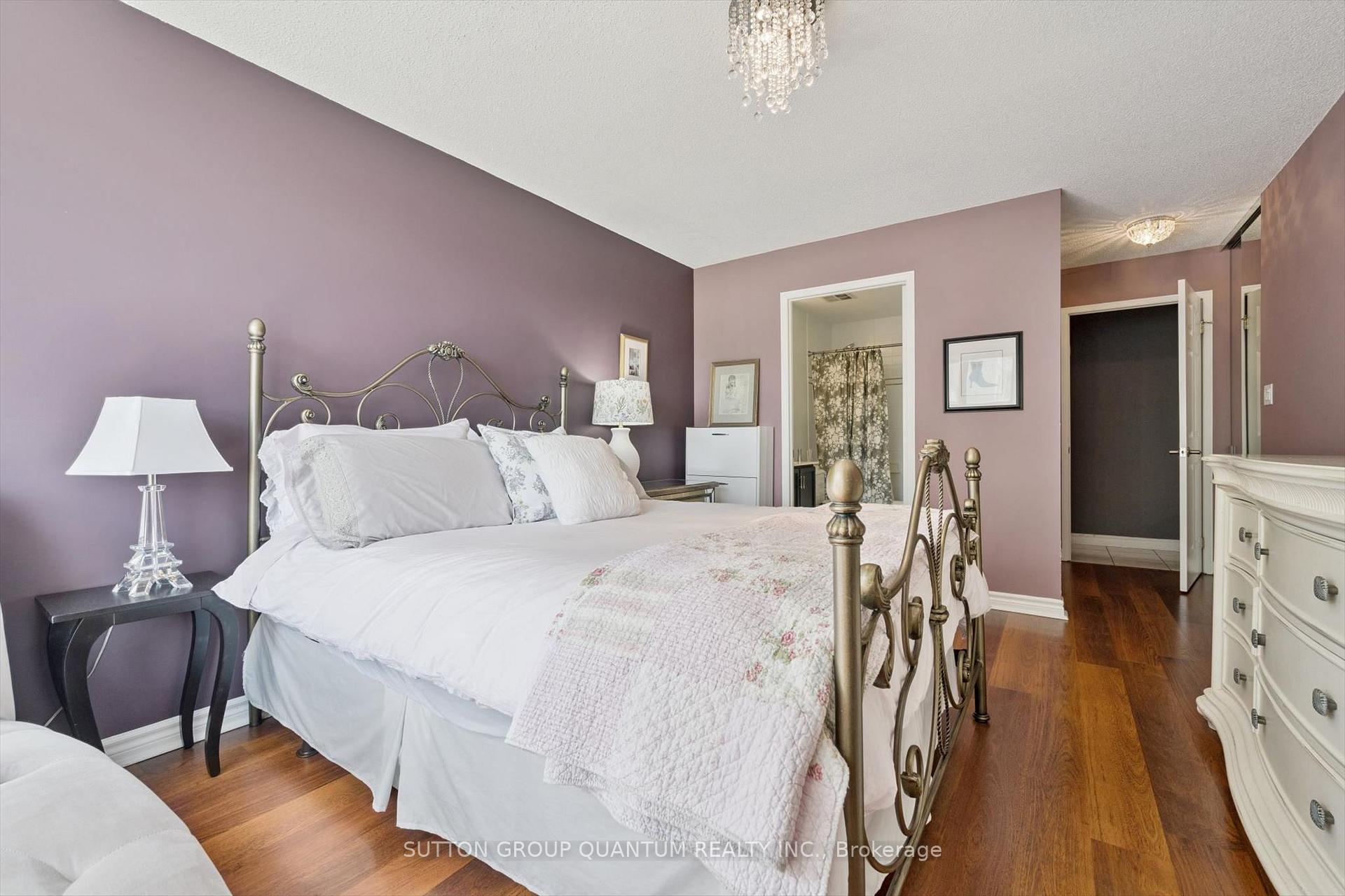 Photo 22 of Unit 818, 18 Concorde Place, North York, Banbury-Don Mills — HOMEH