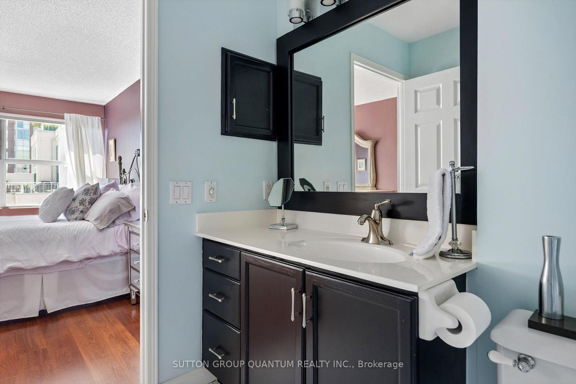 Photo 24 of Unit 818, 18 Concorde Place, North York, Banbury-Don Mills — HOMEH