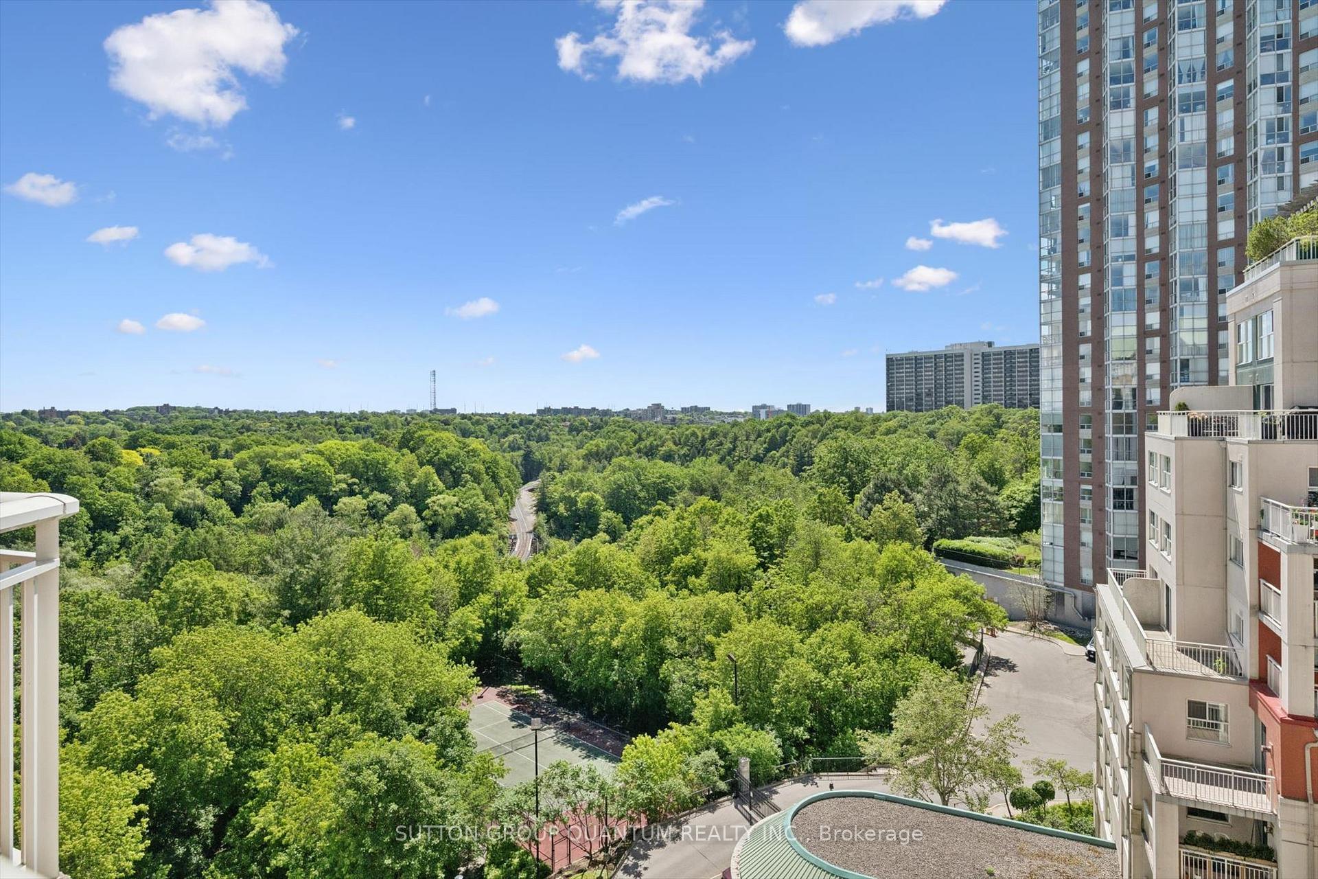 Photo 26 of Unit 818, 18 Concorde Place, North York, Banbury-Don Mills — HOMEH