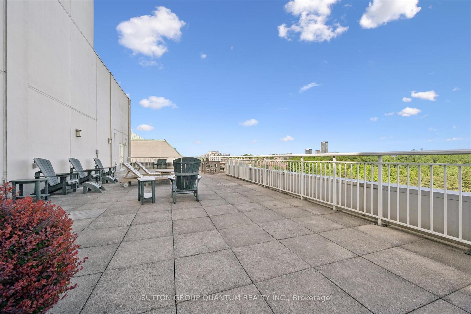 Photo 33 of Unit 818, 18 Concorde Place, North York, Banbury-Don Mills — HOMEH