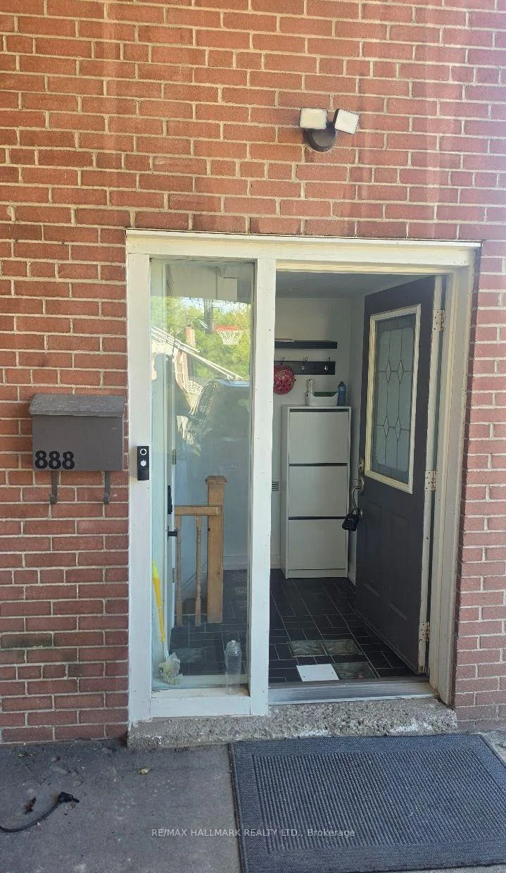 Photo 4 of Unit ROOM 2, 888 Krosno Boulevard, Pickering, Bay Ridges — HOMEH