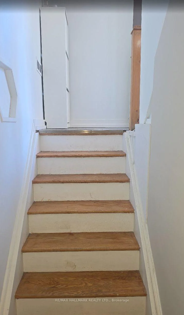 Photo 5 of Unit ROOM 2, 888 Krosno Boulevard, Pickering, Bay Ridges — HOMEH