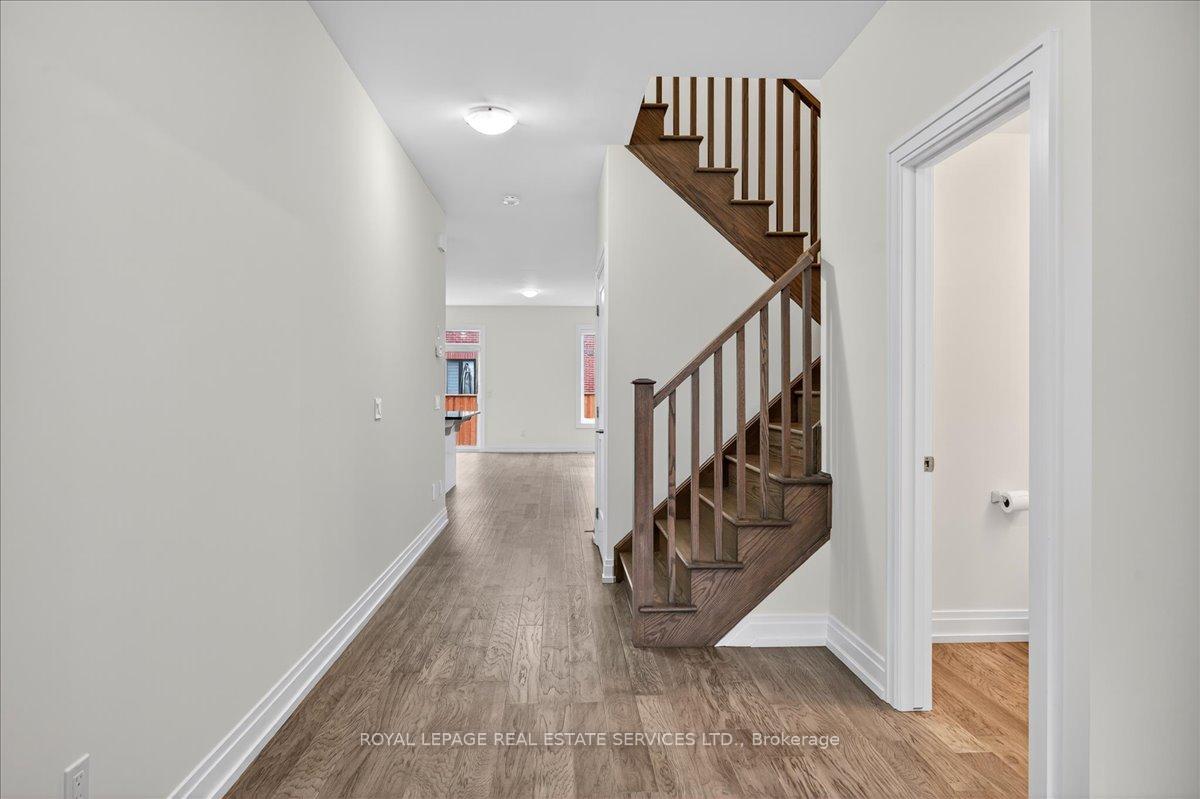 Photo 4 of 43 Kenesky Drive, Hamilton, Waterdown — HOMEH