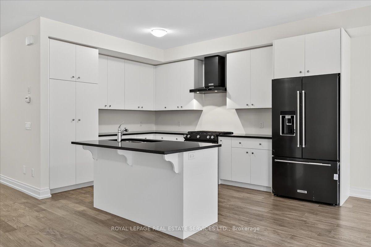 Photo 10 of 43 Kenesky Drive, Hamilton, Waterdown — HOMEH