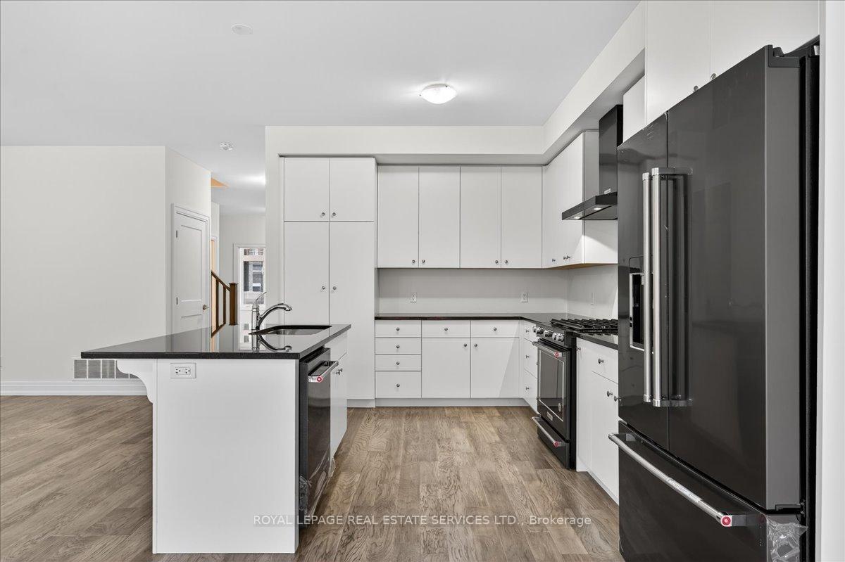 Photo 12 of 43 Kenesky Drive, Hamilton, Waterdown — HOMEH
