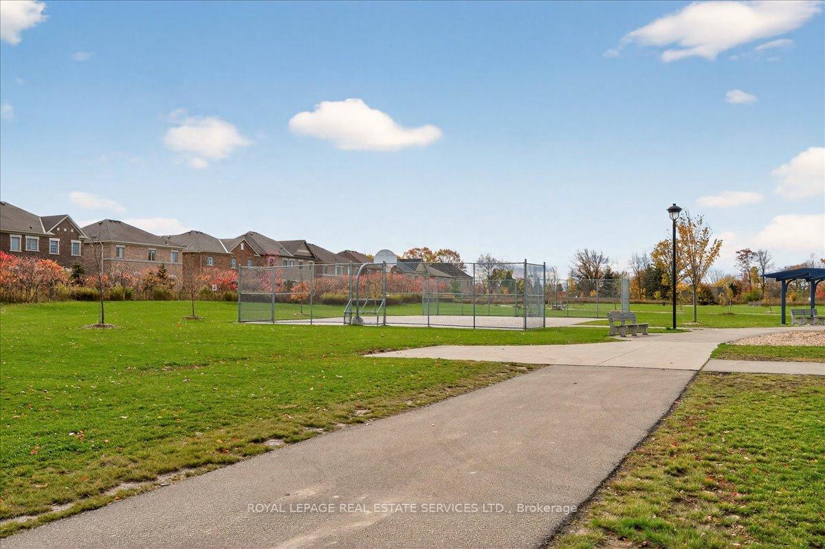 Photo 36 of 43 Kenesky Drive, Hamilton, Waterdown — HOMEH