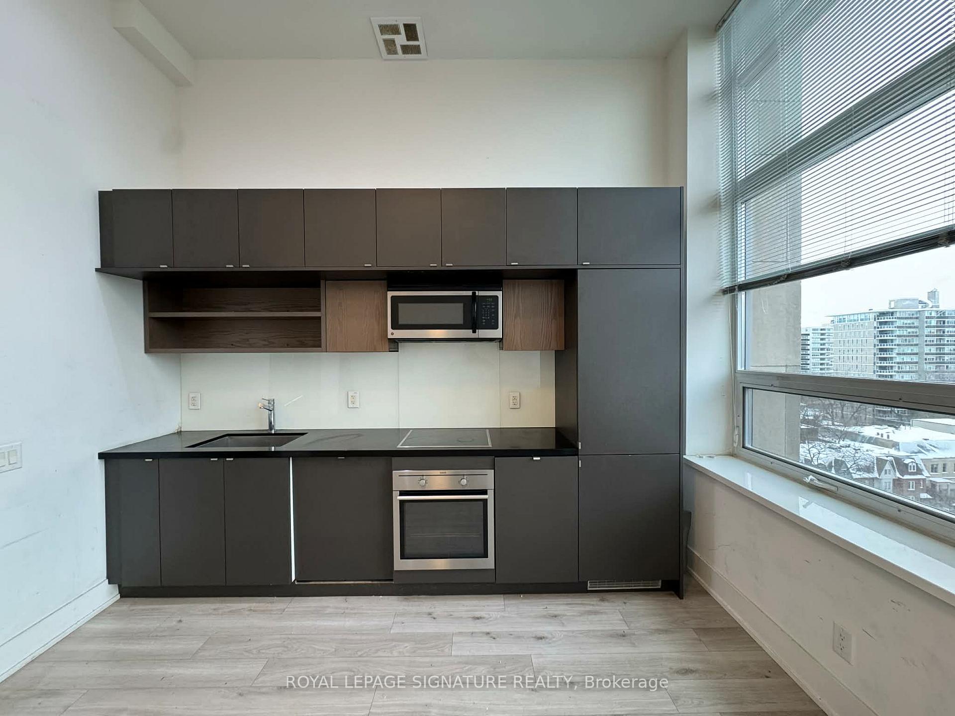 Photo 6 of Unit 802, 111 St Clair Avenue W, Toronto, Yonge-St. Clair — HOMEH