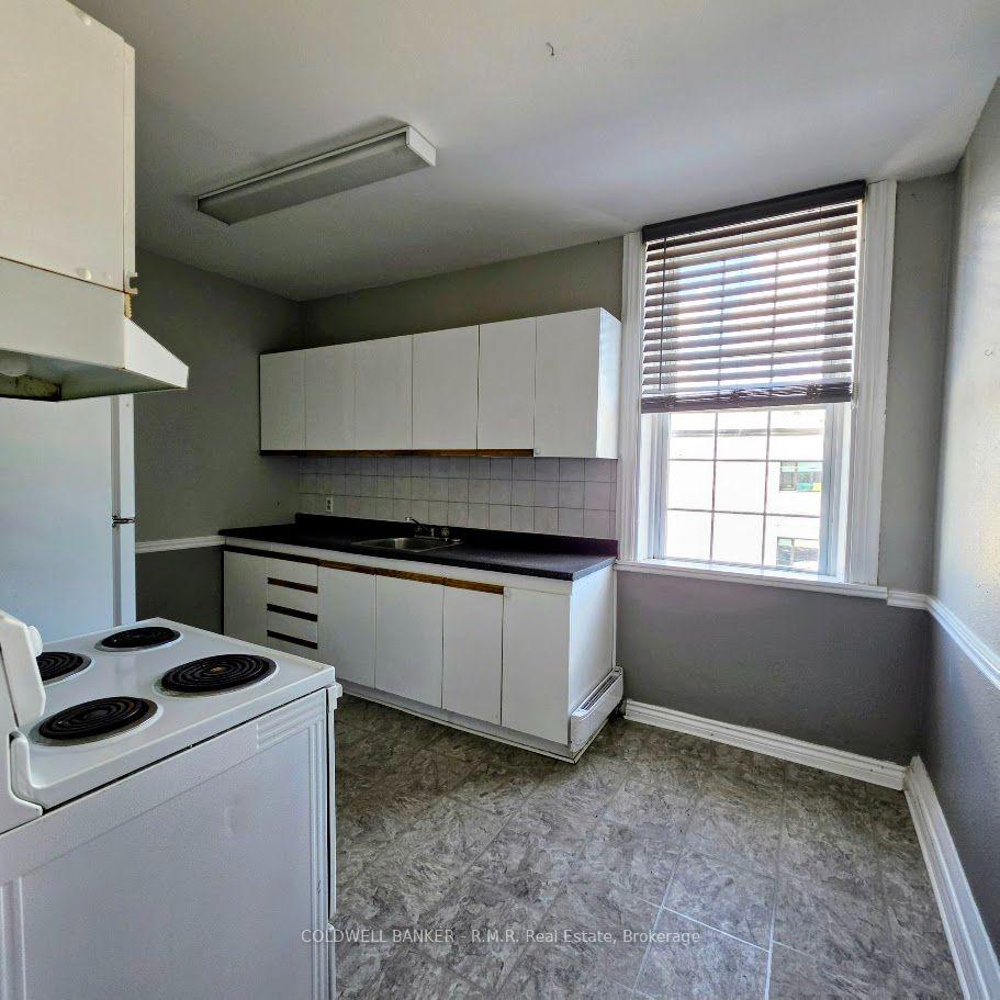 Front of Unit 4, 47 William Street N