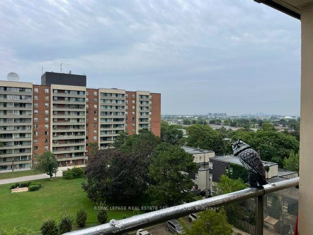 Photo 1 of 805 Four Winds Way, North York, York University Heights — HOMEH
