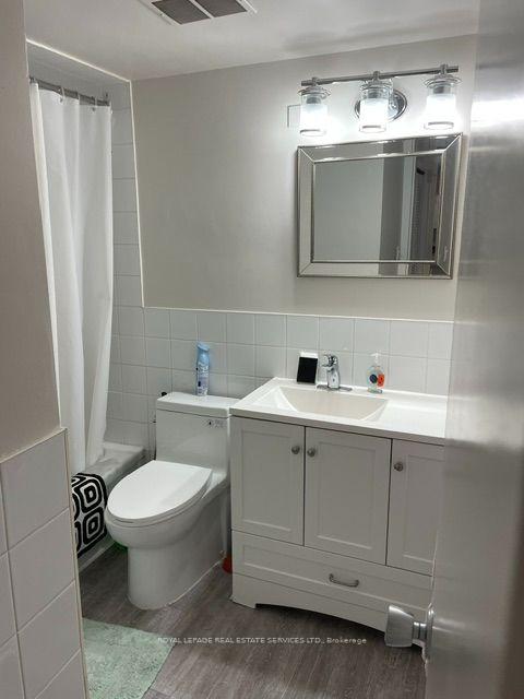 Photo 4 of 805 Four Winds Way, North York, York University Heights — HOMEH