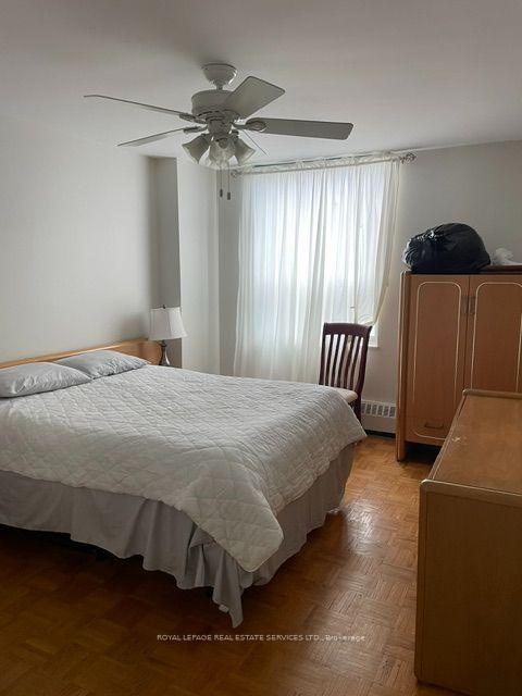 Photo 5 of 805 Four Winds Way, North York, York University Heights — HOMEH