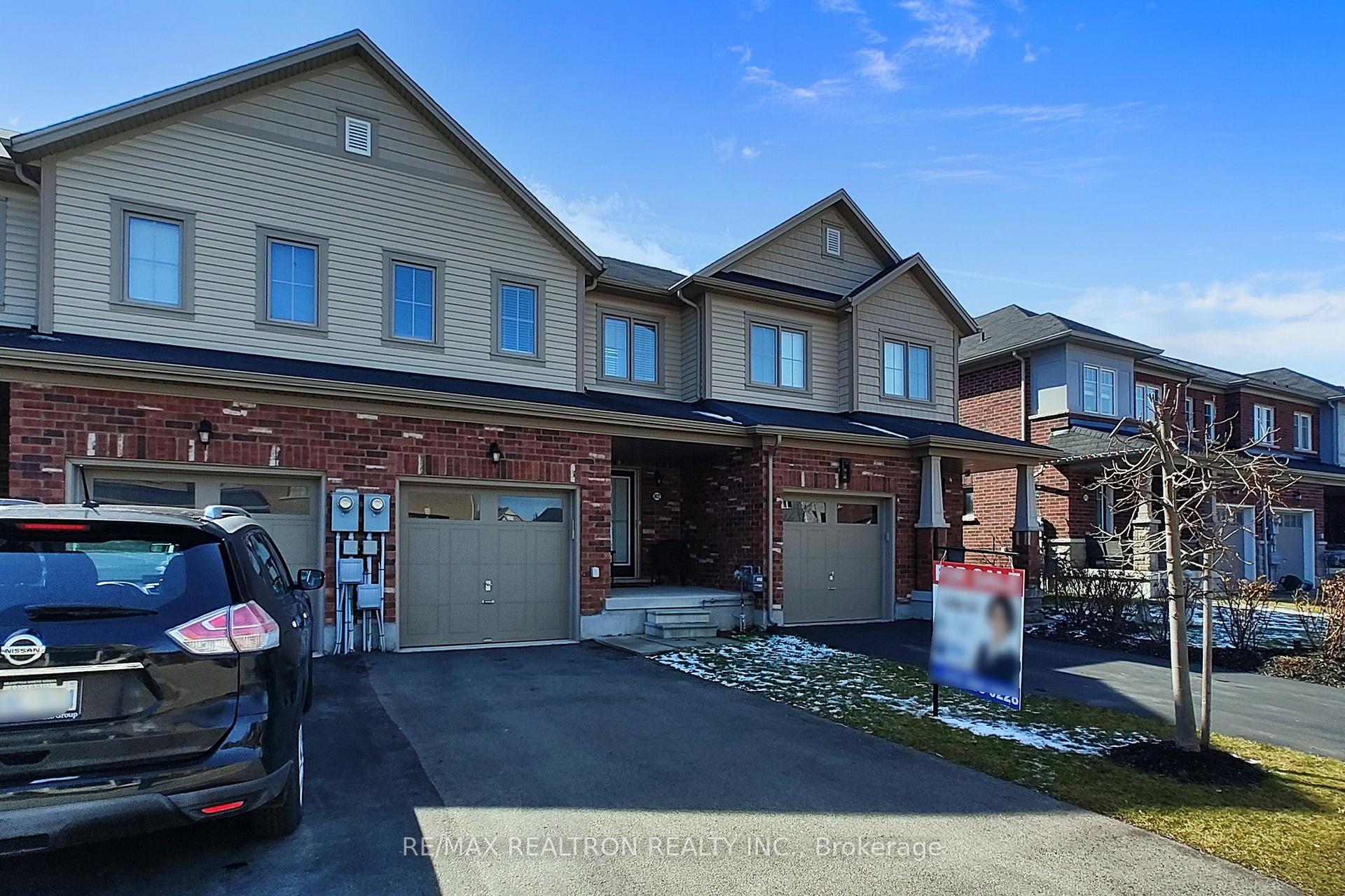 Photo 4 of 8472 Hickory Lane, Niagara Falls, Brown — HOMEH