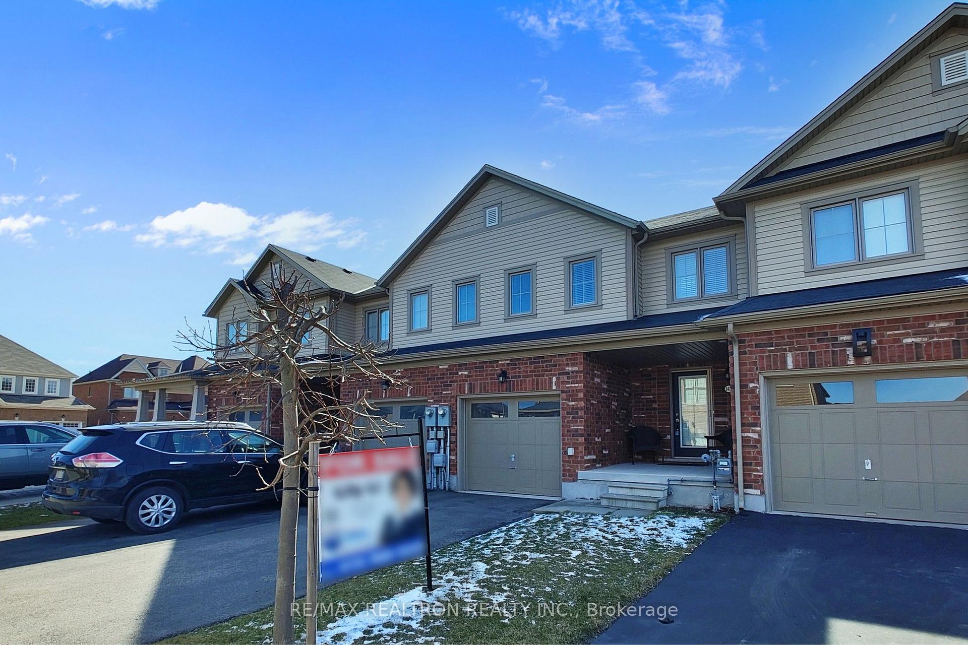 Photo 5 of 8472 Hickory Lane, Niagara Falls, Brown — HOMEH