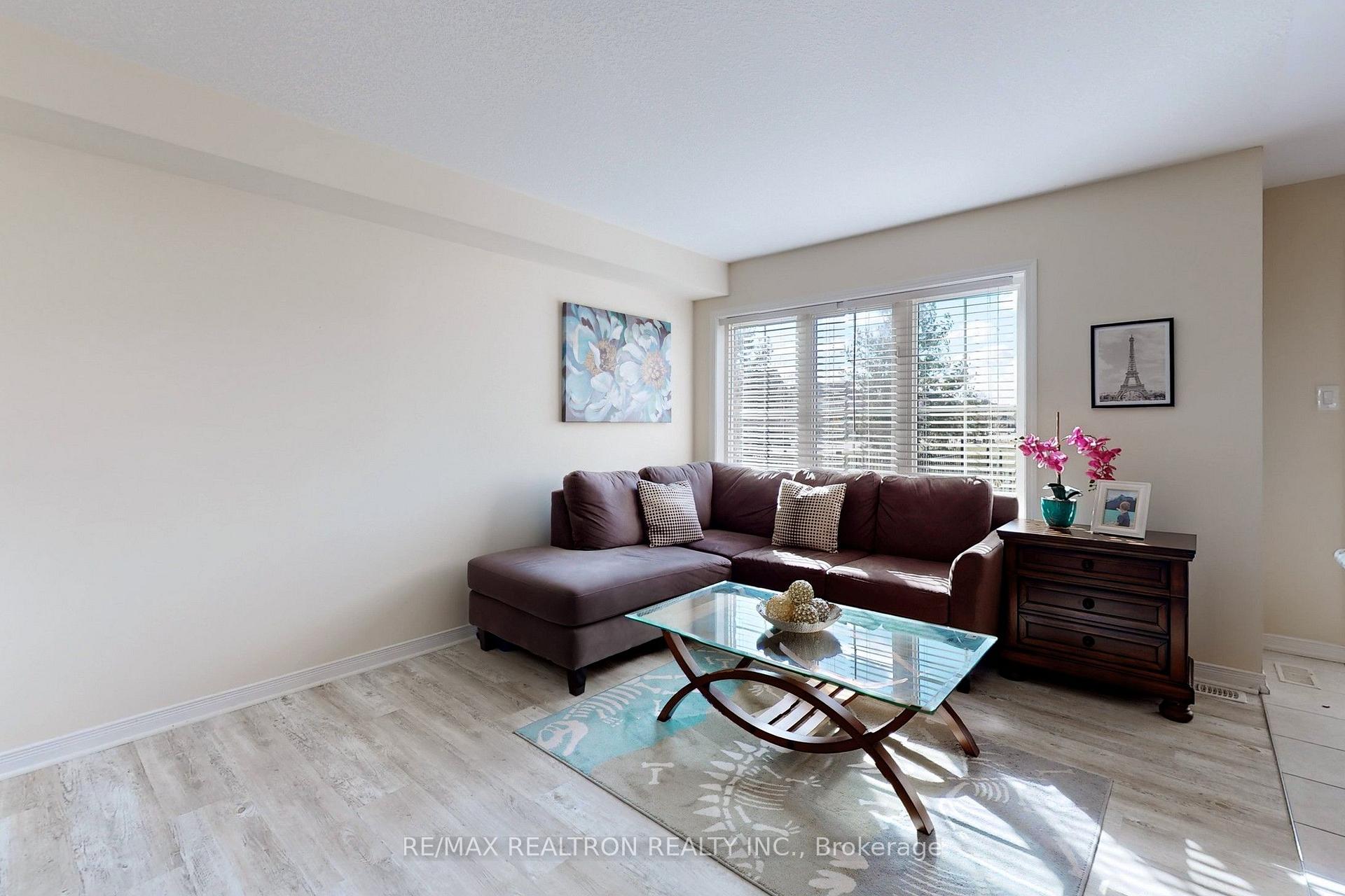 Photo 10 of 8472 Hickory Lane, Niagara Falls, Brown — HOMEH