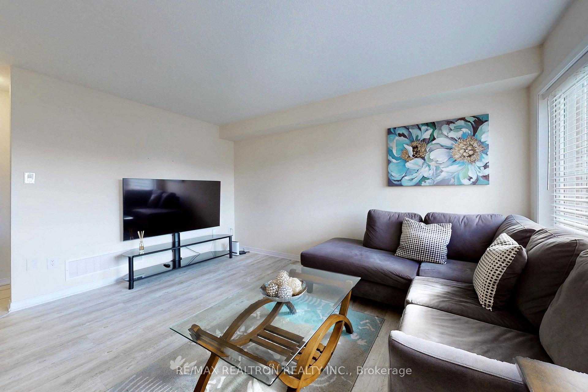 Photo 11 of 8472 Hickory Lane, Niagara Falls, Brown — HOMEH