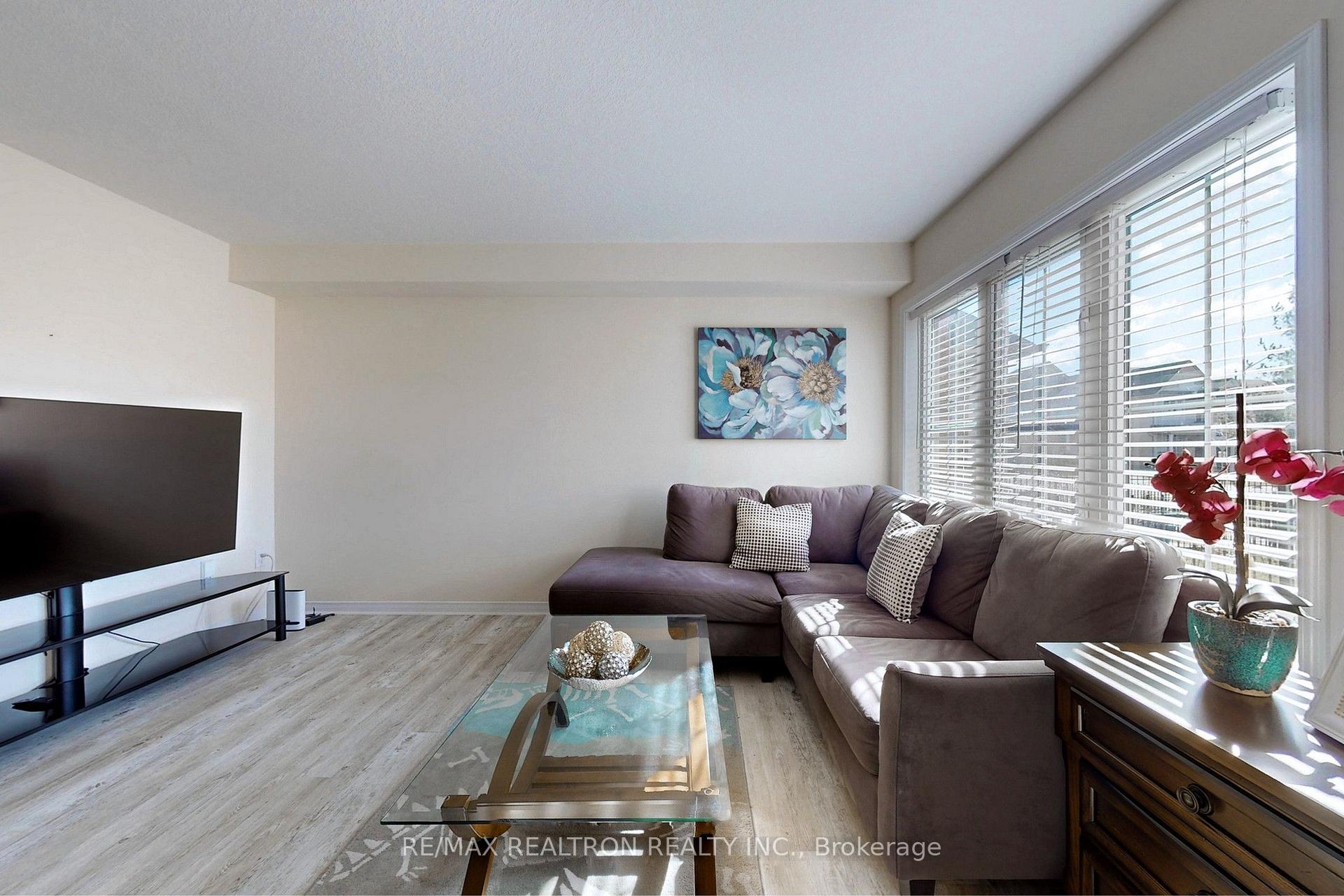 Photo 12 of 8472 Hickory Lane, Niagara Falls, Brown — HOMEH