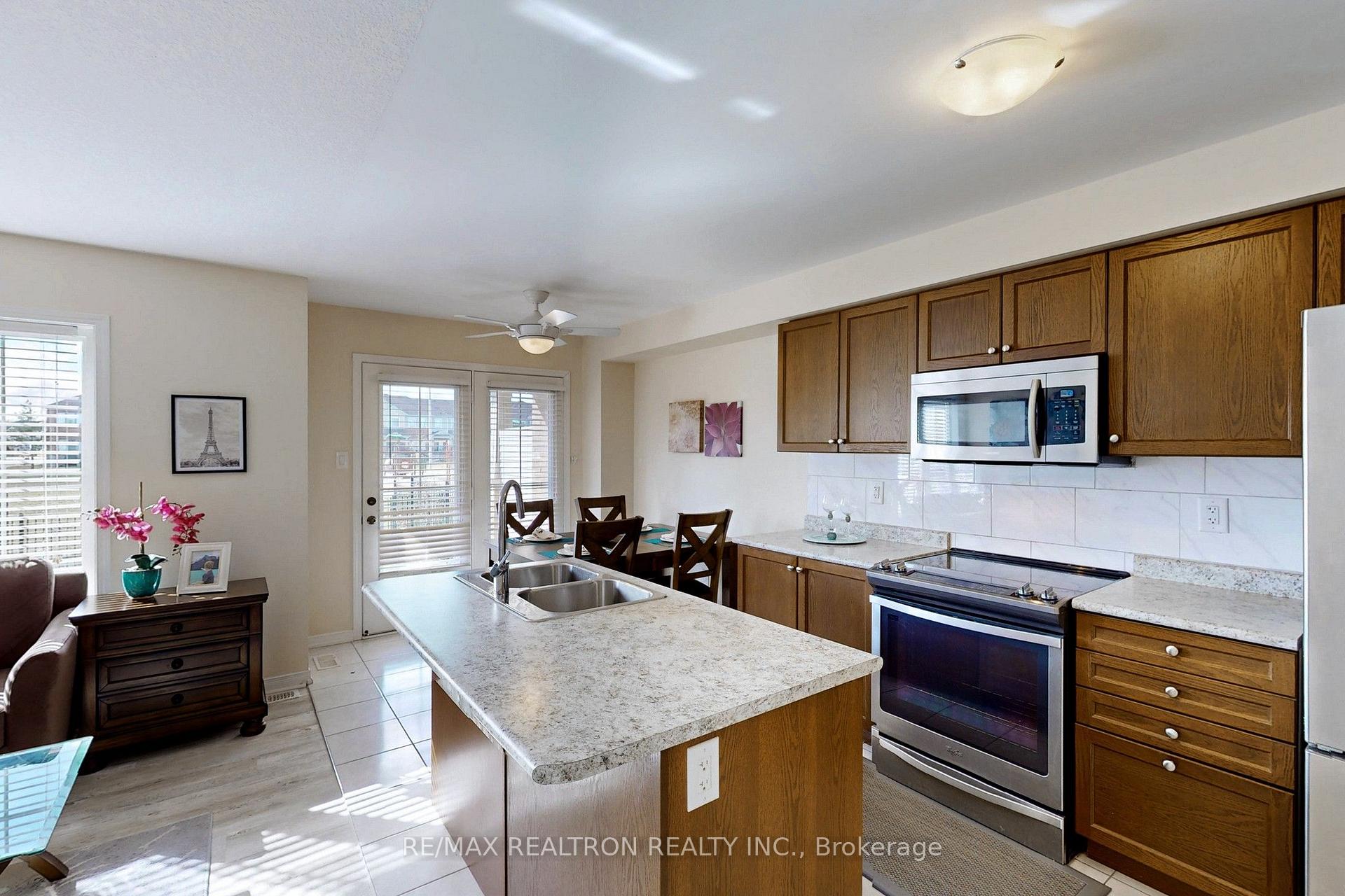 Photo 16 of 8472 Hickory Lane, Niagara Falls, Brown — HOMEH