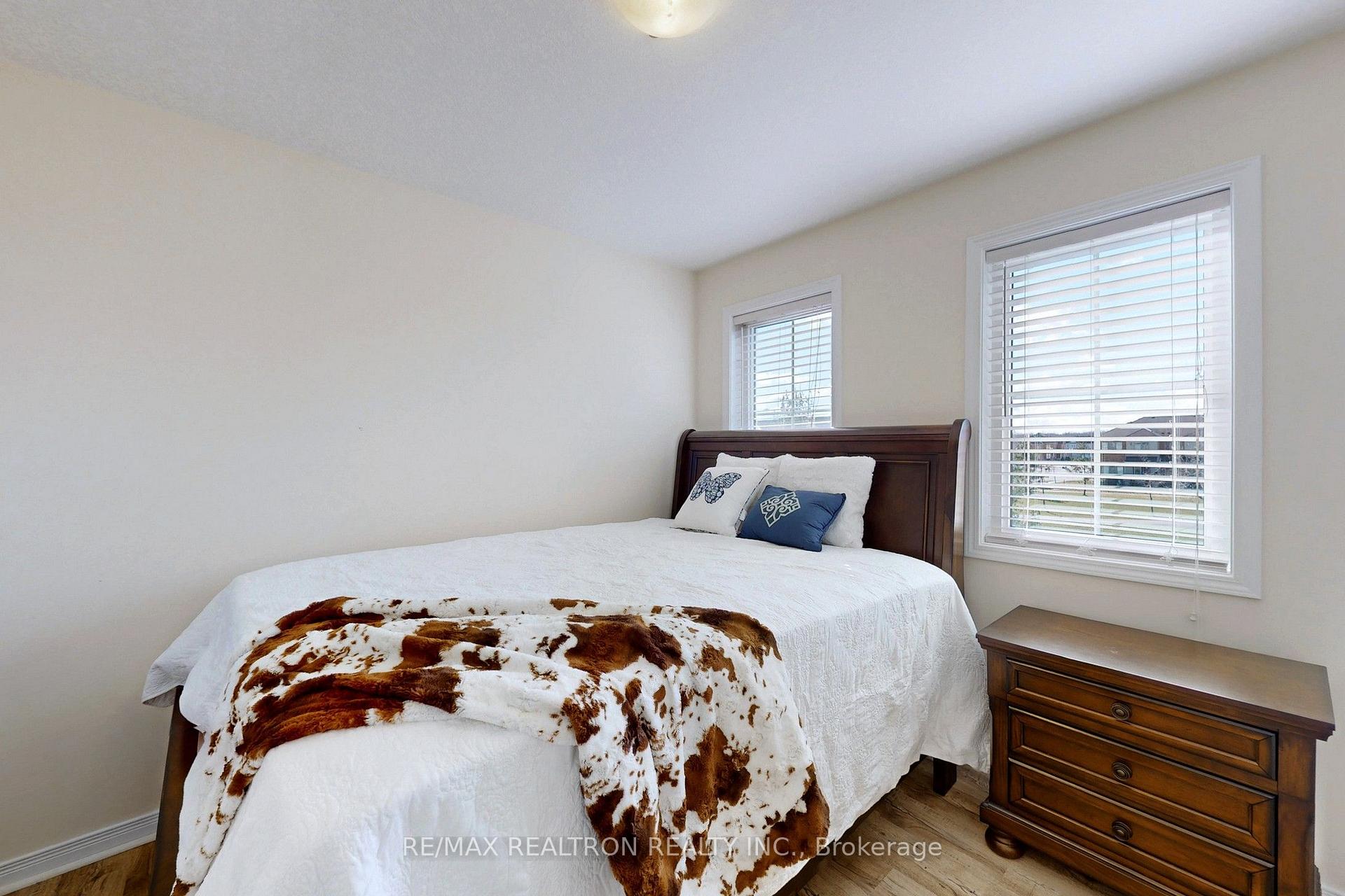 Photo 25 of 8472 Hickory Lane, Niagara Falls, Brown — HOMEH