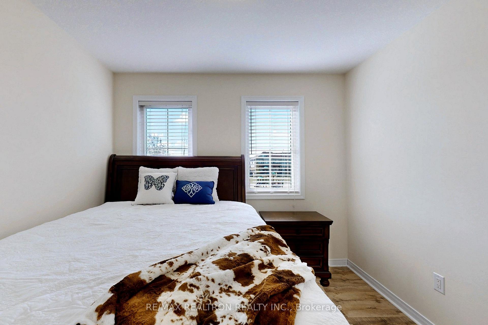 Photo 26 of 8472 Hickory Lane, Niagara Falls, Brown — HOMEH