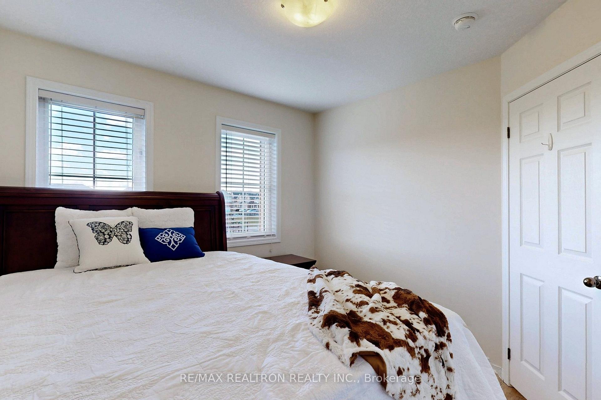 Photo 27 of 8472 Hickory Lane, Niagara Falls, Brown — HOMEH