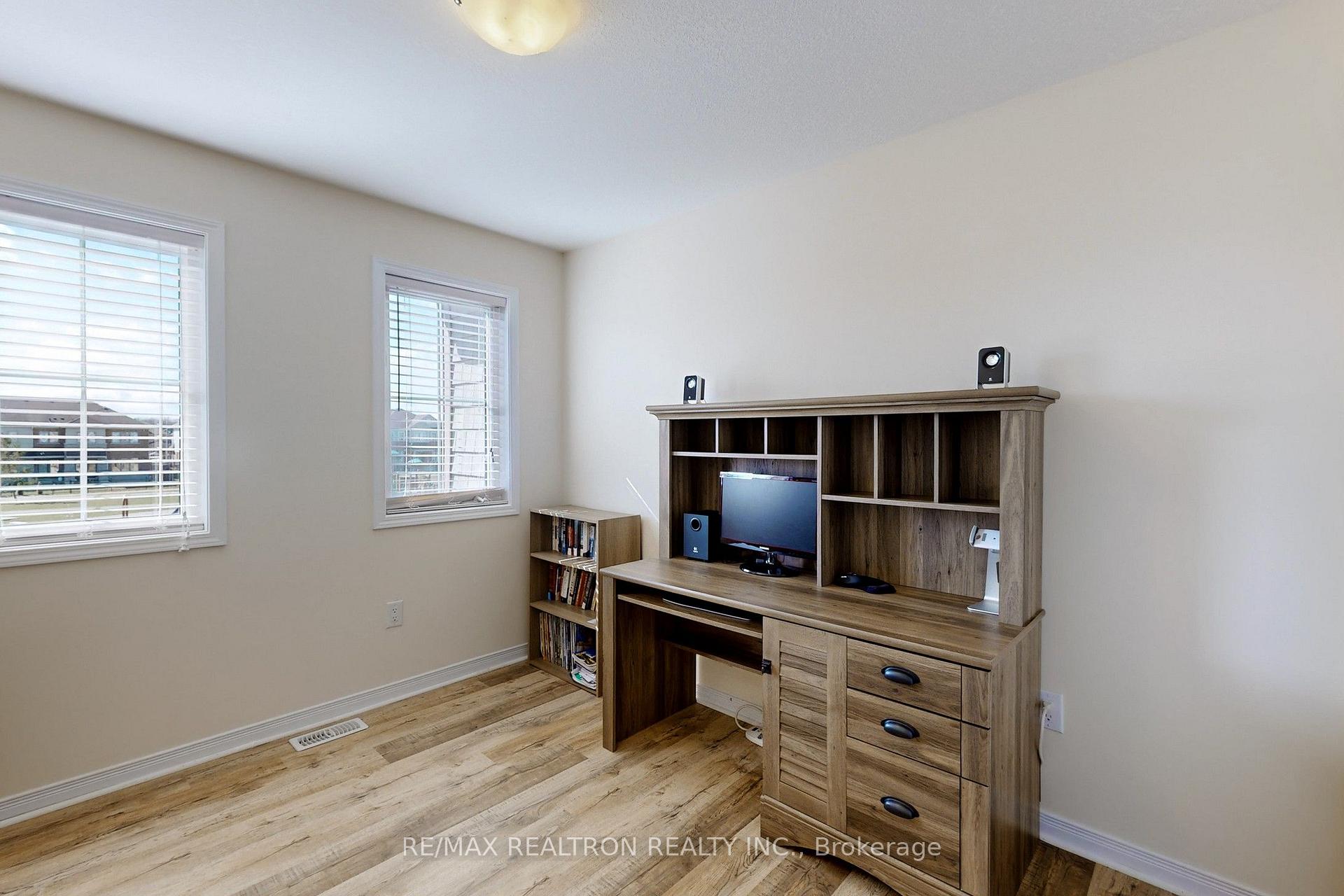 Photo 28 of 8472 Hickory Lane, Niagara Falls, Brown — HOMEH
