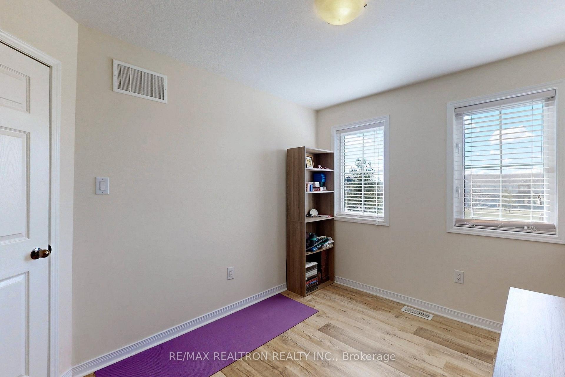 Photo 29 of 8472 Hickory Lane, Niagara Falls, Brown — HOMEH