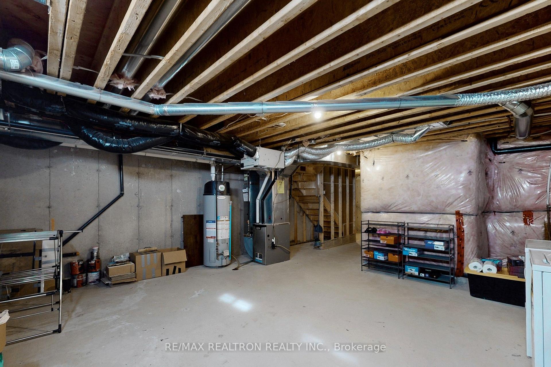 Photo 34 of 8472 Hickory Lane, Niagara Falls, Brown — HOMEH