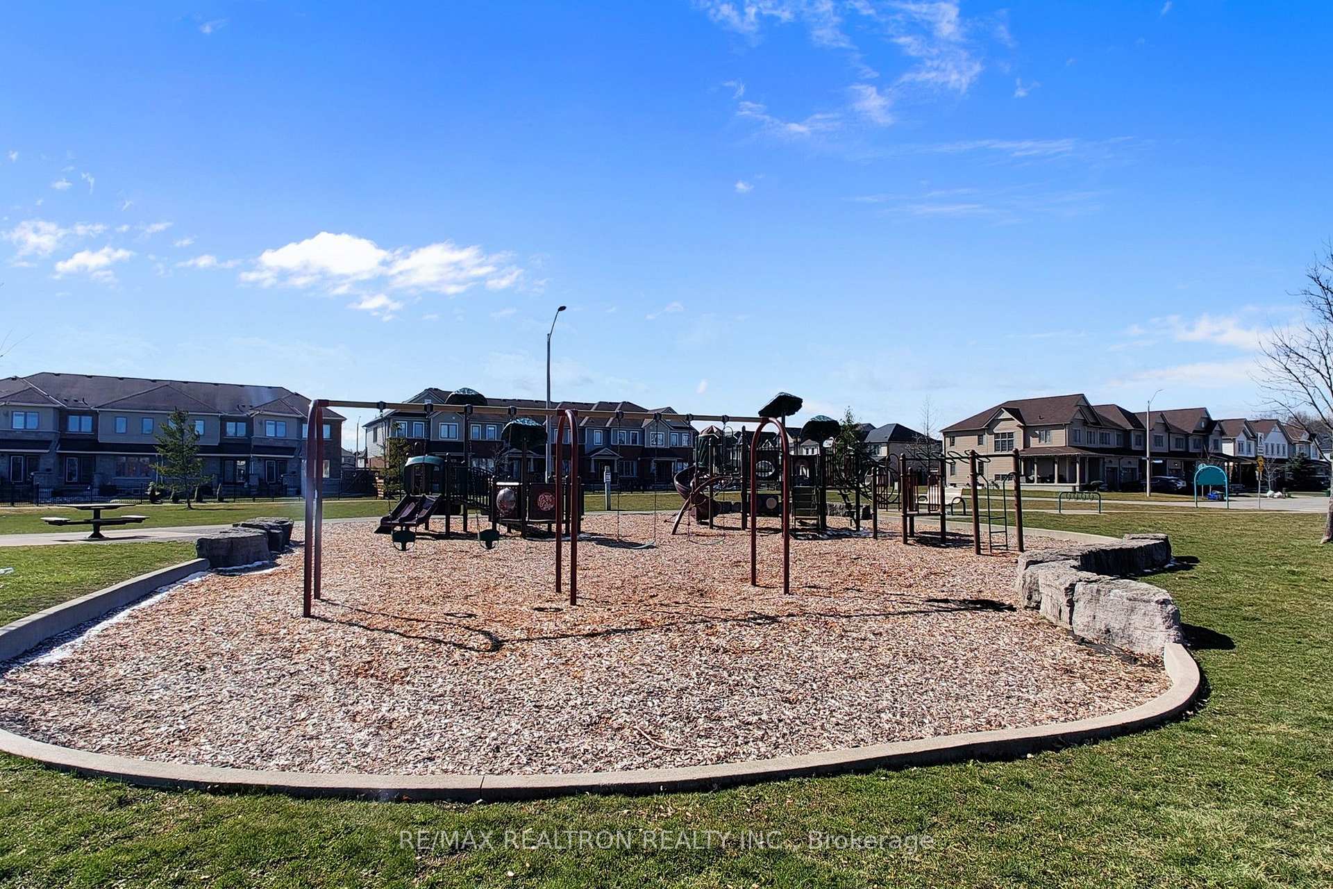 Photo 36 of 8472 Hickory Lane, Niagara Falls, Brown — HOMEH