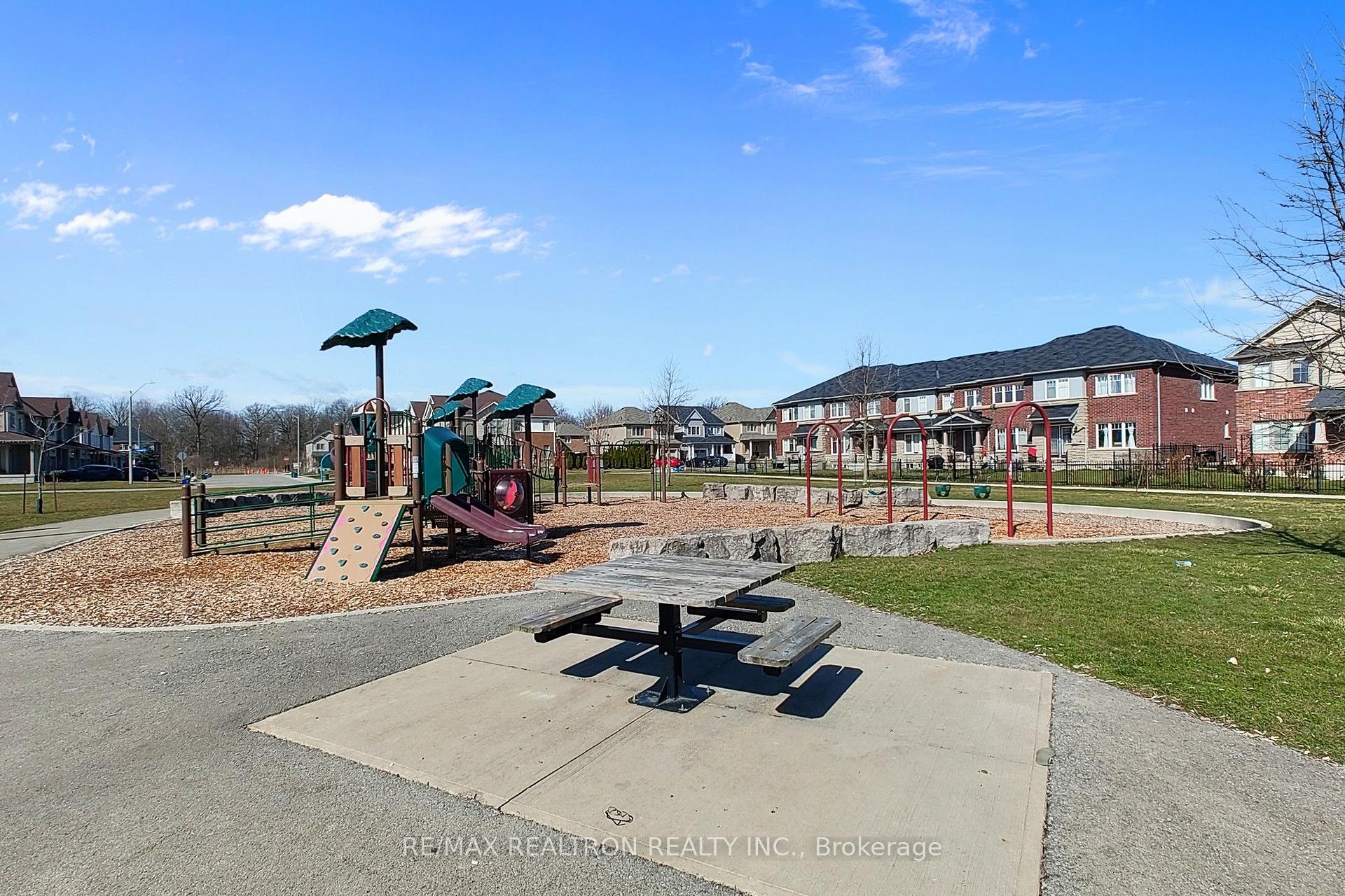 Photo 37 of 8472 Hickory Lane, Niagara Falls, Brown — HOMEH