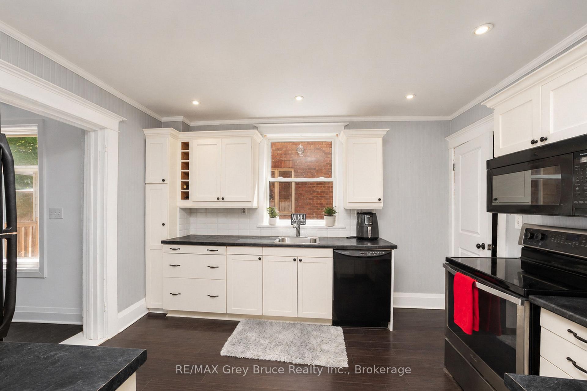 Photo 8 of 813 5th Avenue A E, Owen Sound — HOMEH