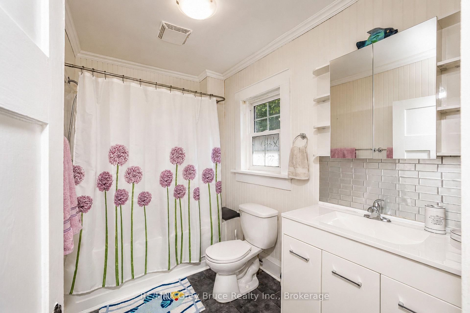 Photo 17 of 813 5th Avenue A E, Owen Sound — HOMEH