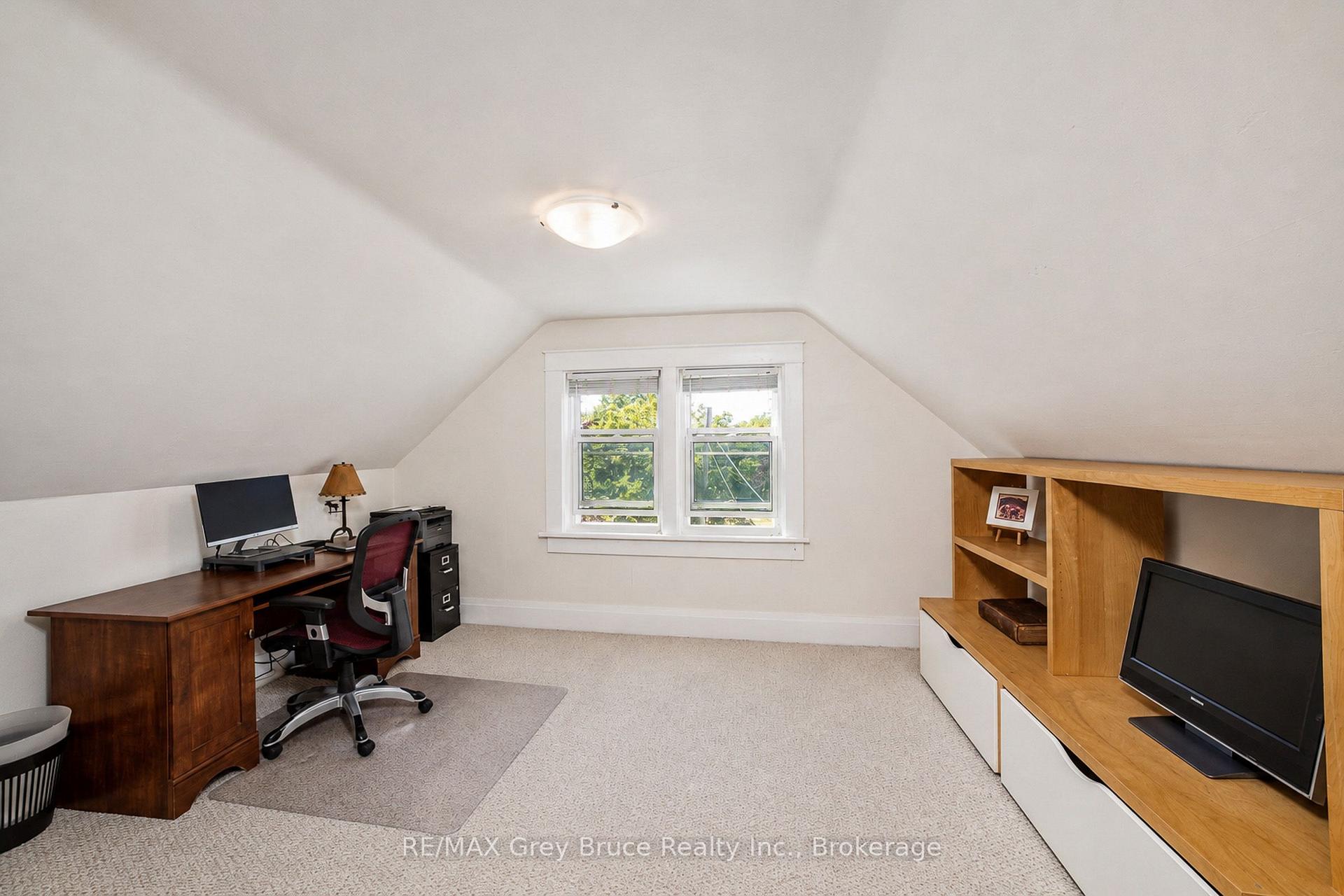 Photo 23 of 813 5th Avenue A E, Owen Sound — HOMEH