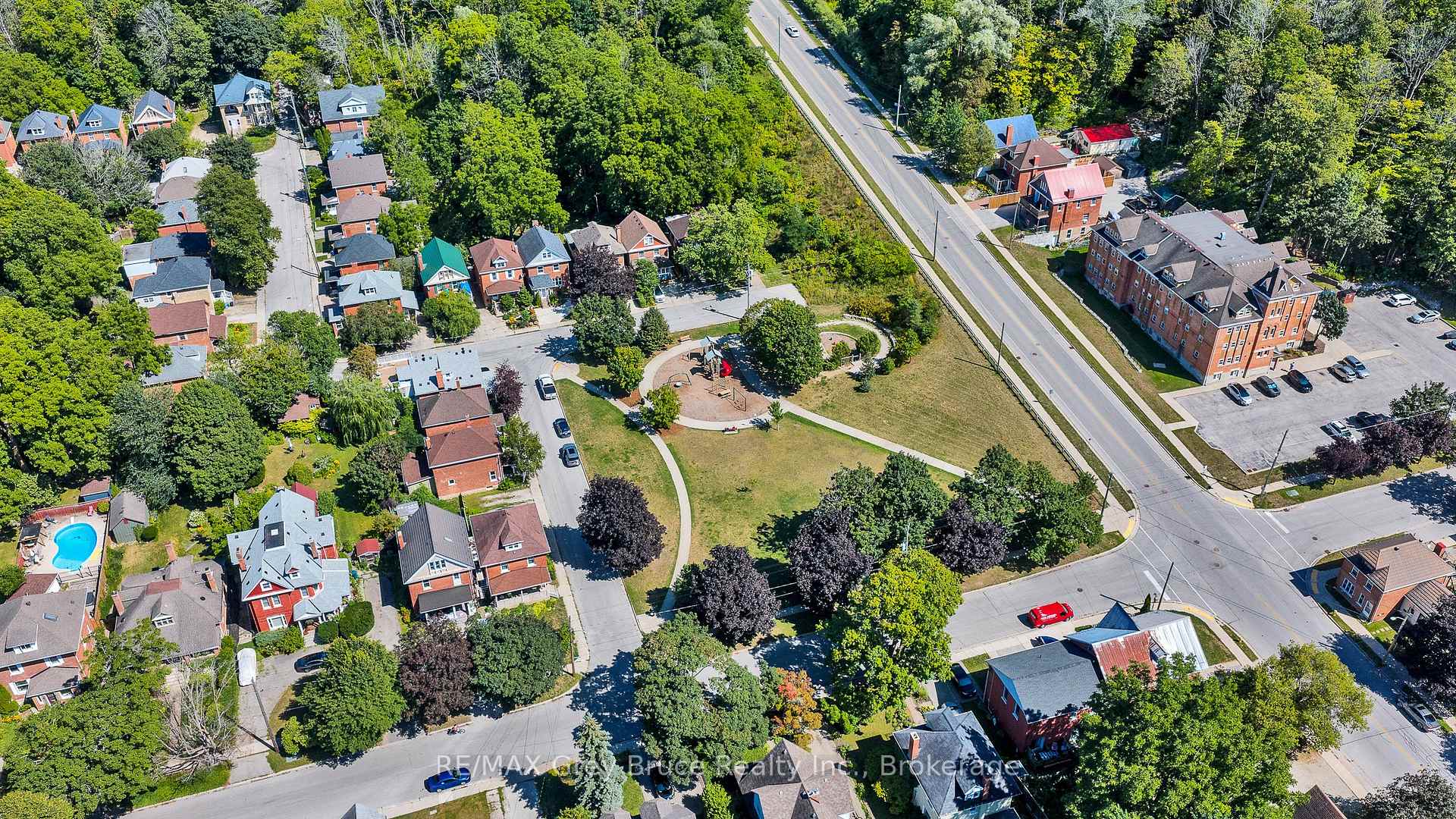 Photo 37 of 813 5th Avenue A E, Owen Sound — HOMEH