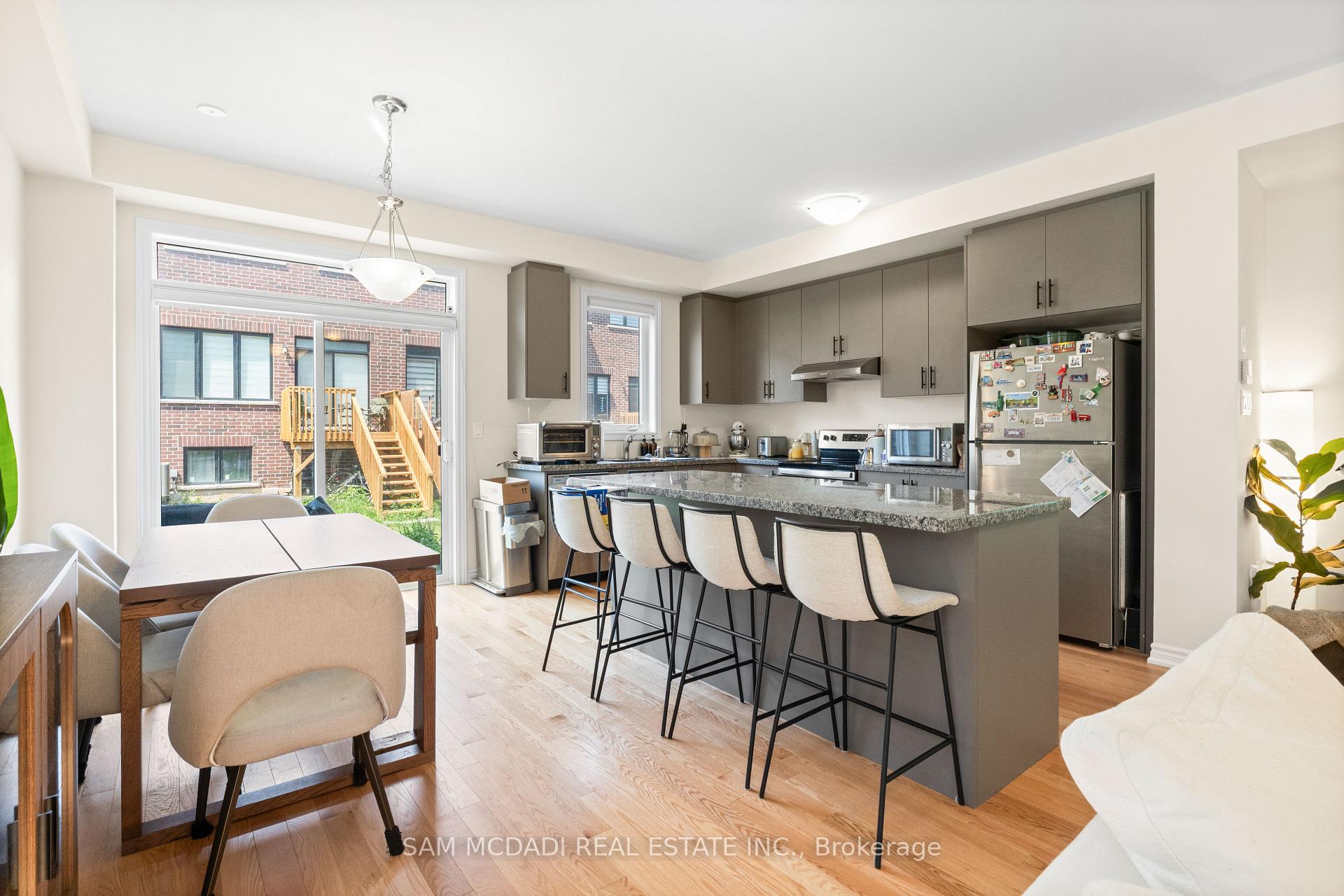 Photo 4 of 1429 Almonte Drive, Burlington, Tyandaga — HOMEH