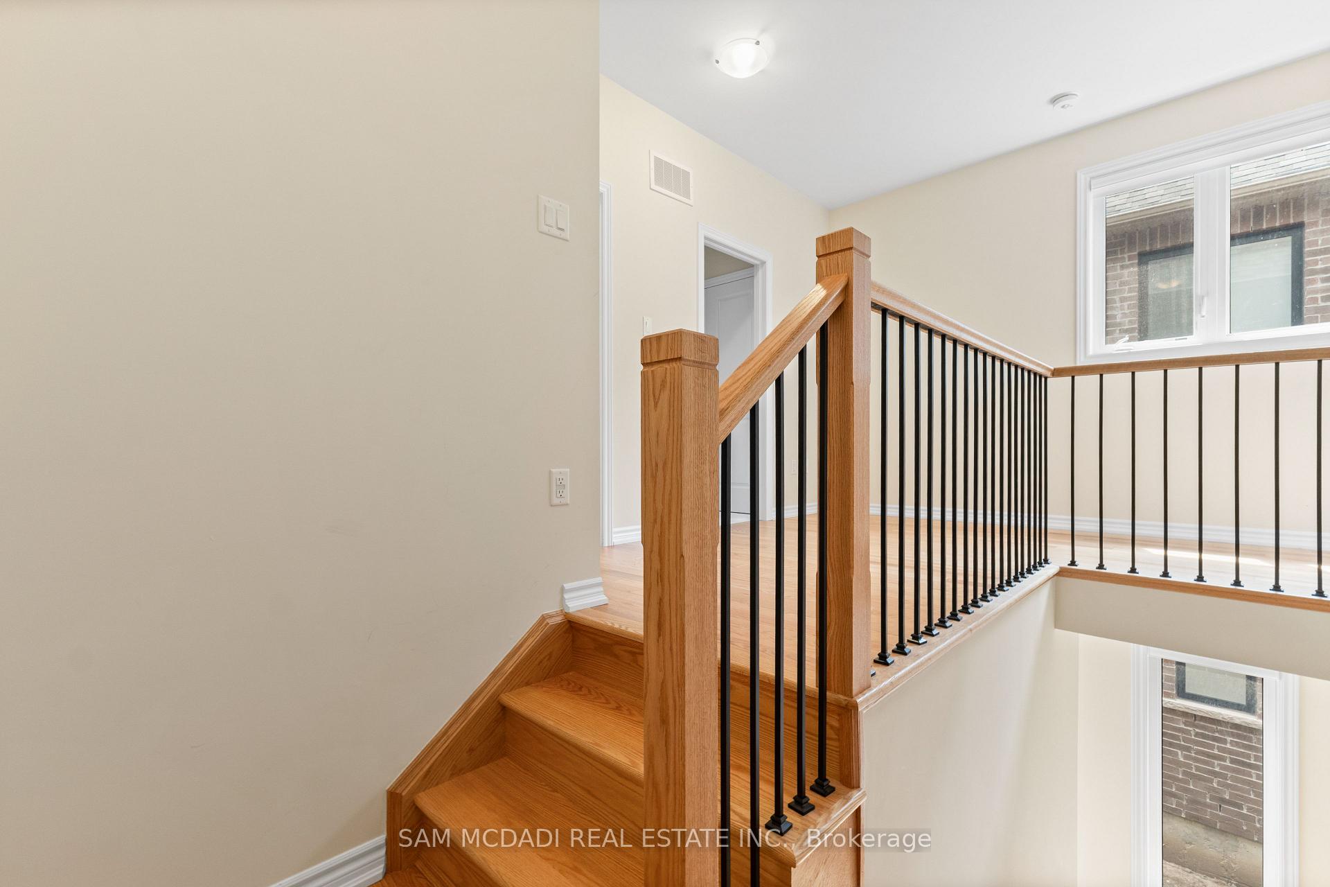Photo 15 of 1429 Almonte Drive, Burlington, Tyandaga — HOMEH