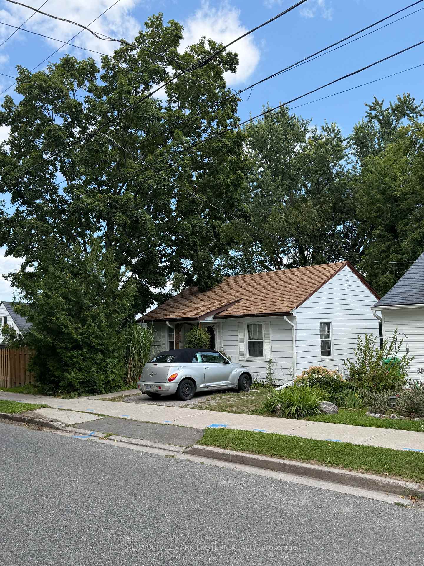Photo 1 of 413 Bellevue Street, Peterborough, Northcrest Ward 5 — HOMEH