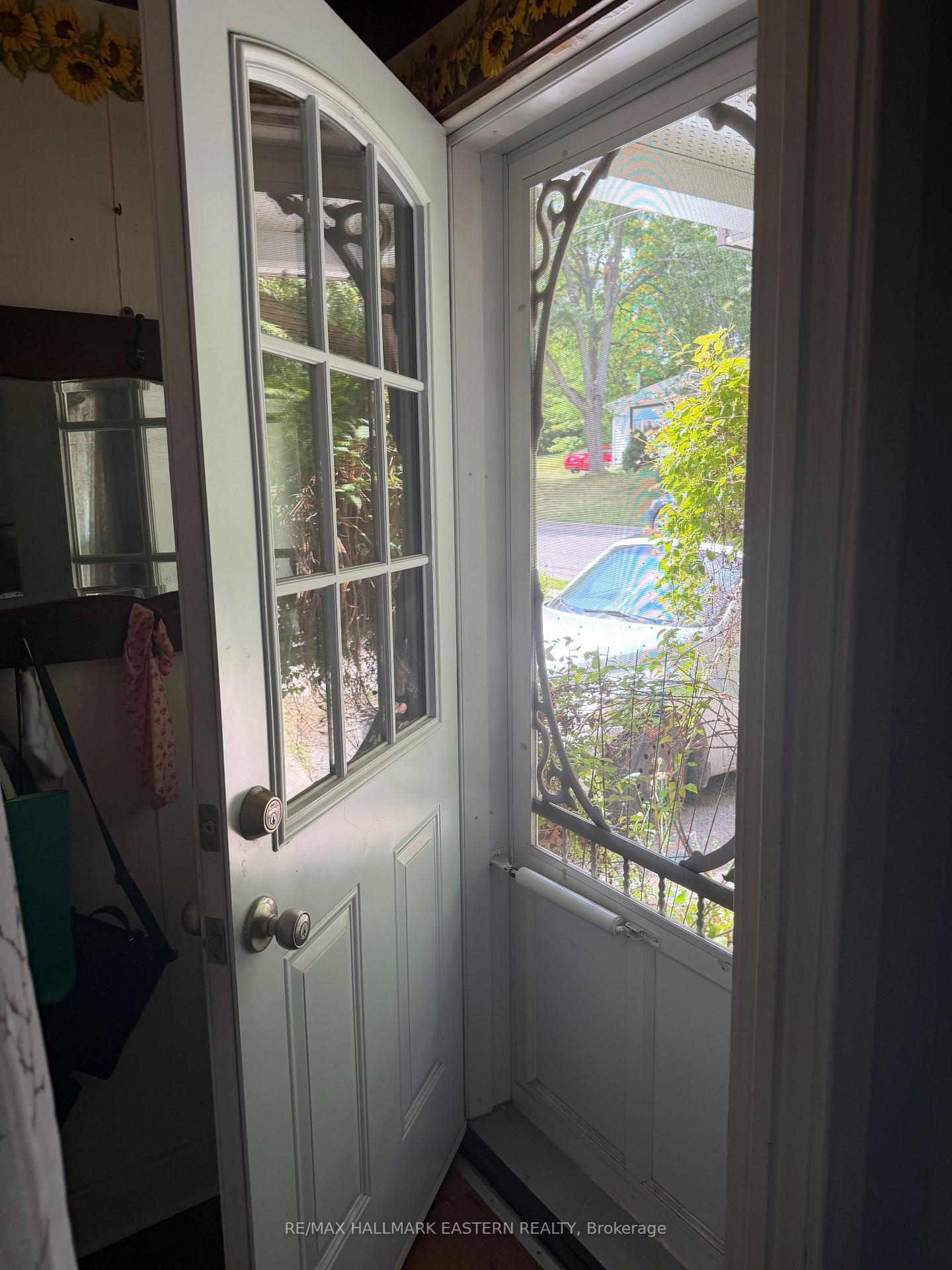 Photo 3 of 413 Bellevue Street, Peterborough, Northcrest Ward 5 — HOMEH
