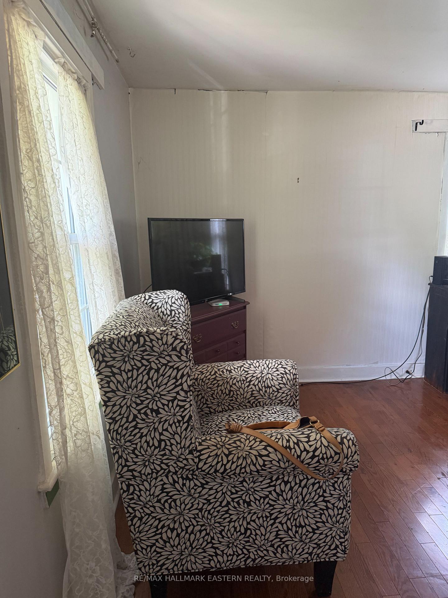 Photo 9 of 413 Bellevue Street, Peterborough, Northcrest Ward 5 — HOMEH